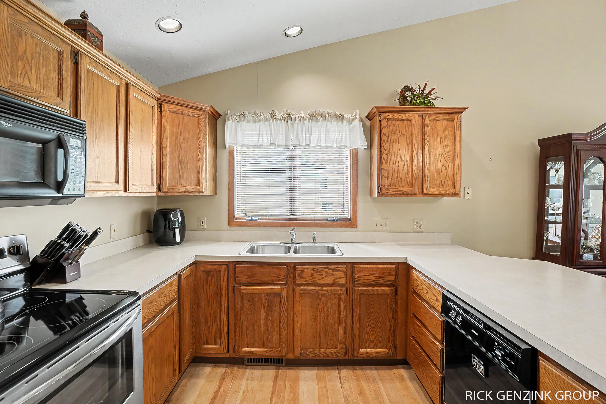1793 Lakeview Drive Zeeland MI 49464