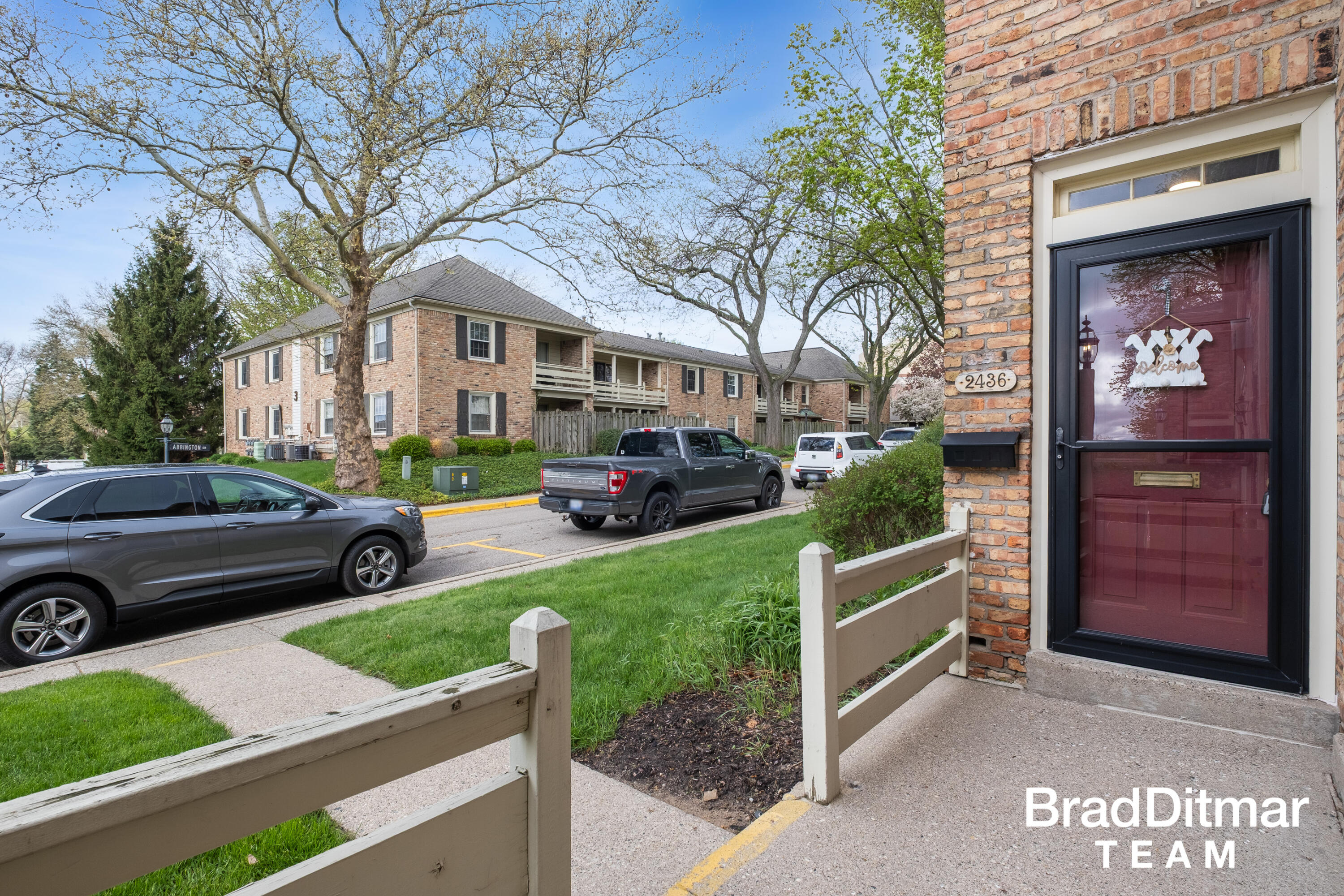 2436 Abbington Drive SE Grand Rapids MI 49506