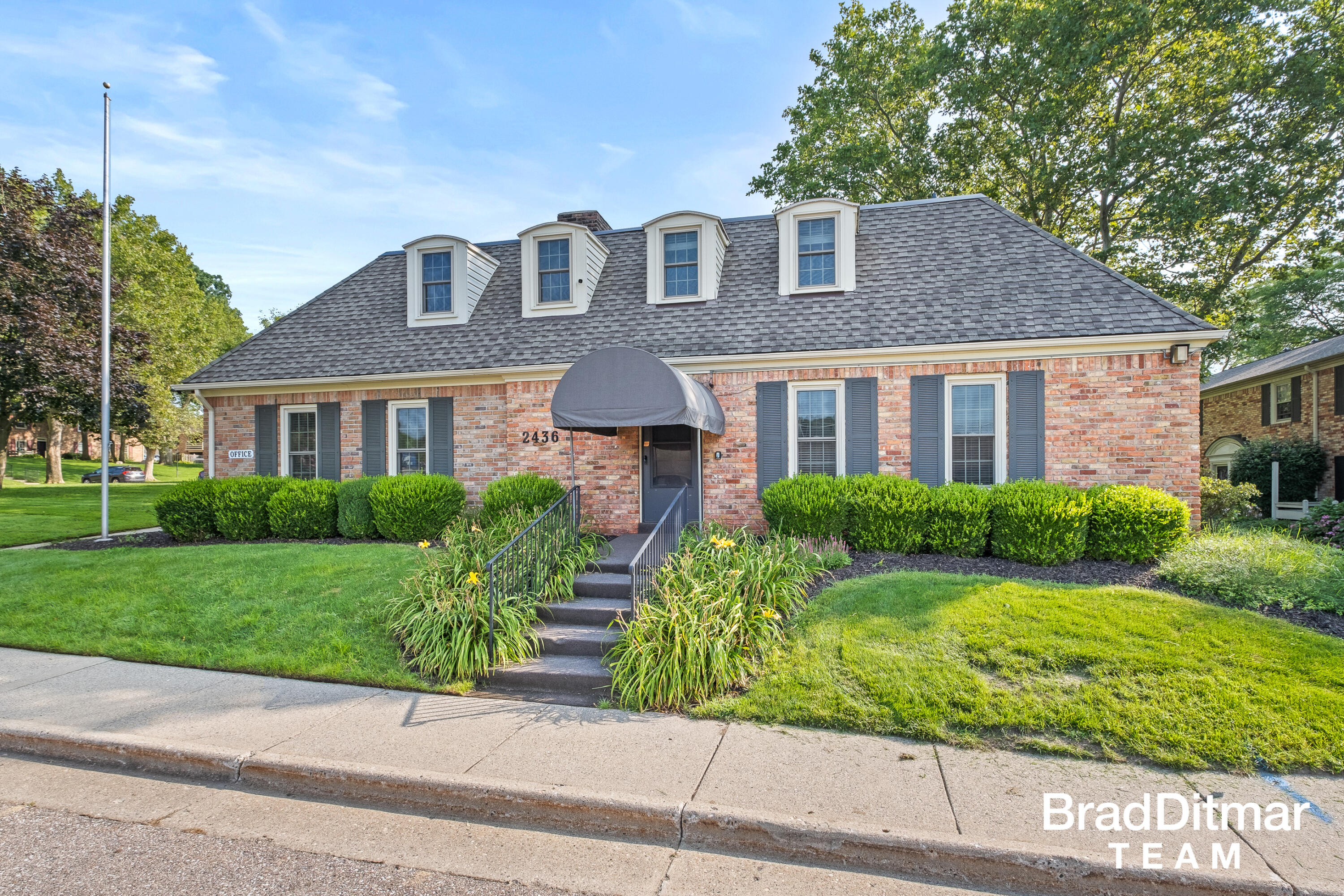 2436 Abbington Drive SE Grand Rapids MI 49506