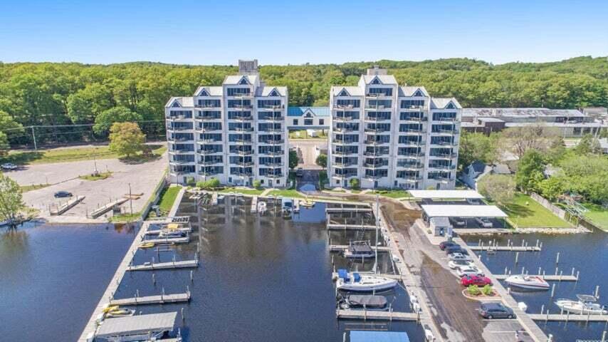 2964 Lakeshore Drive Muskegon MI 49441