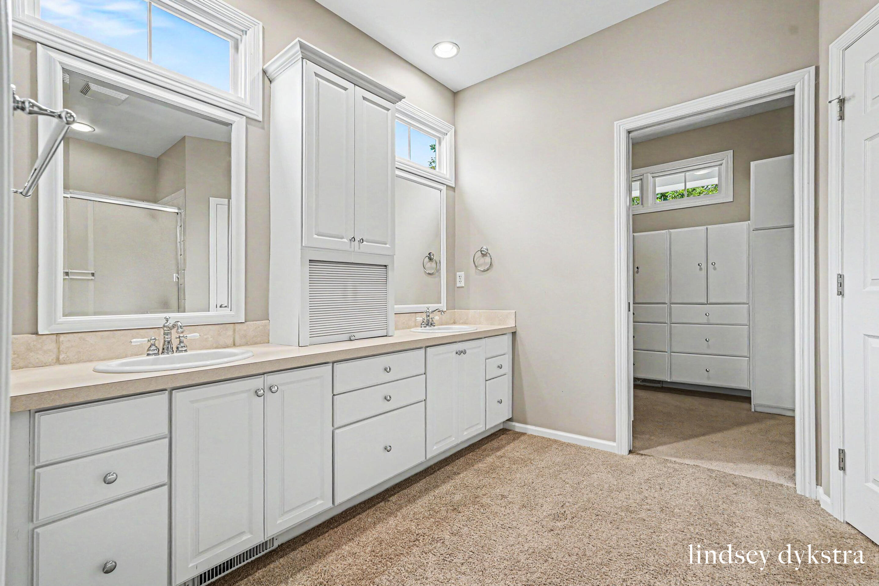 2320 Red Oak Court NW Grand Rapids MI 49504