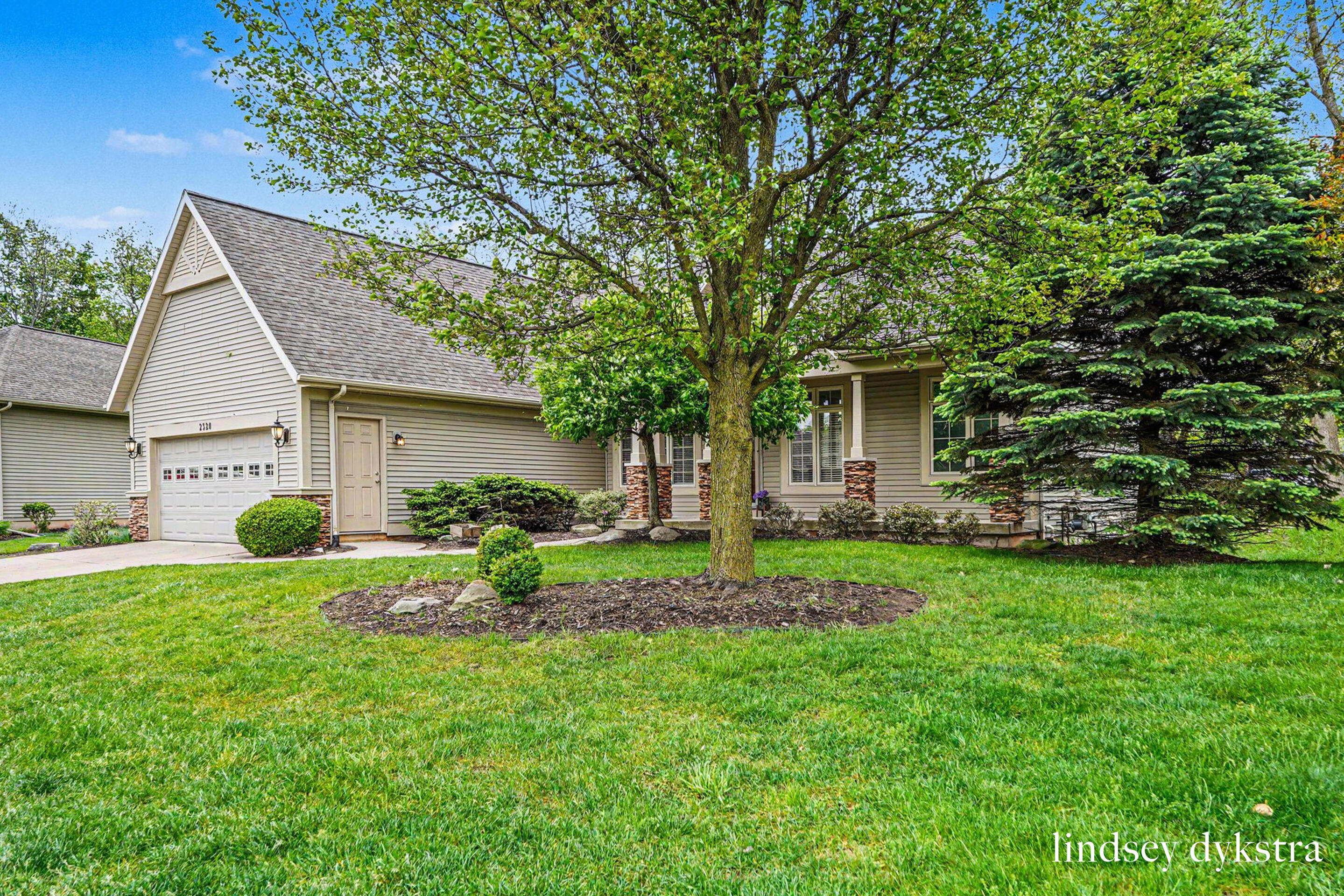 2320 Red Oak Court NW Grand Rapids MI 49504