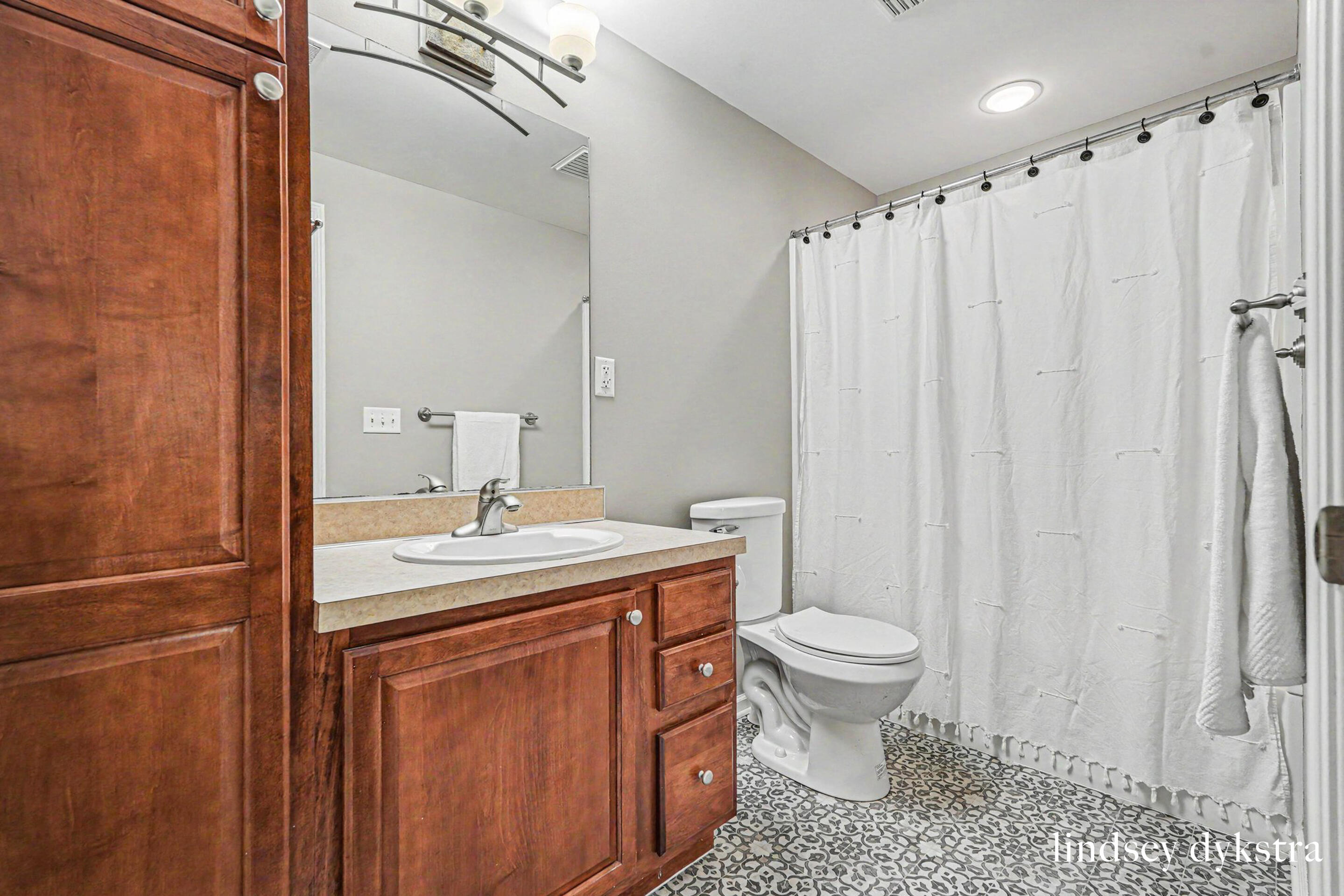 2320 Red Oak Court NW Grand Rapids MI 49504