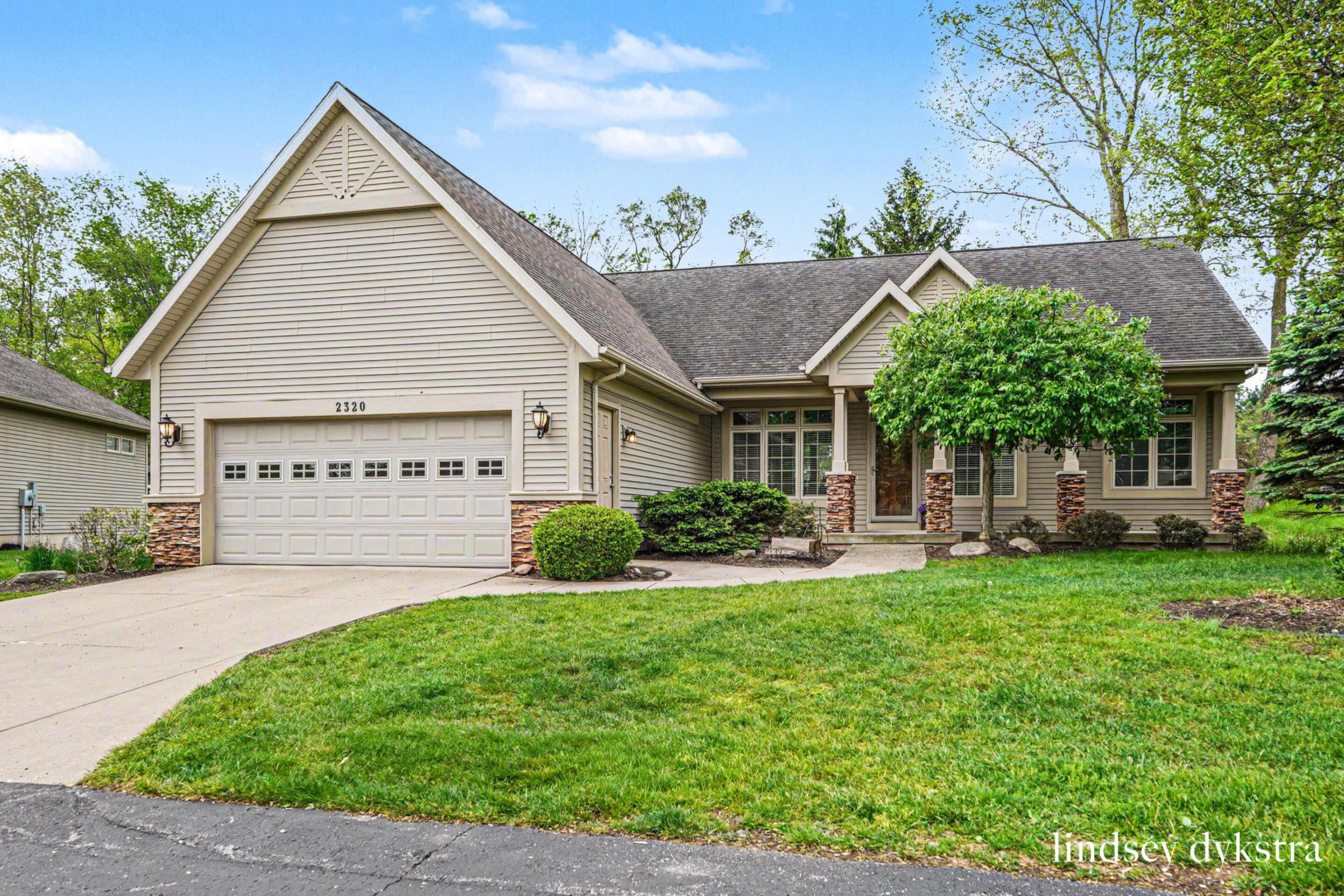 2320 Red Oak Court NW Grand Rapids MI 49504