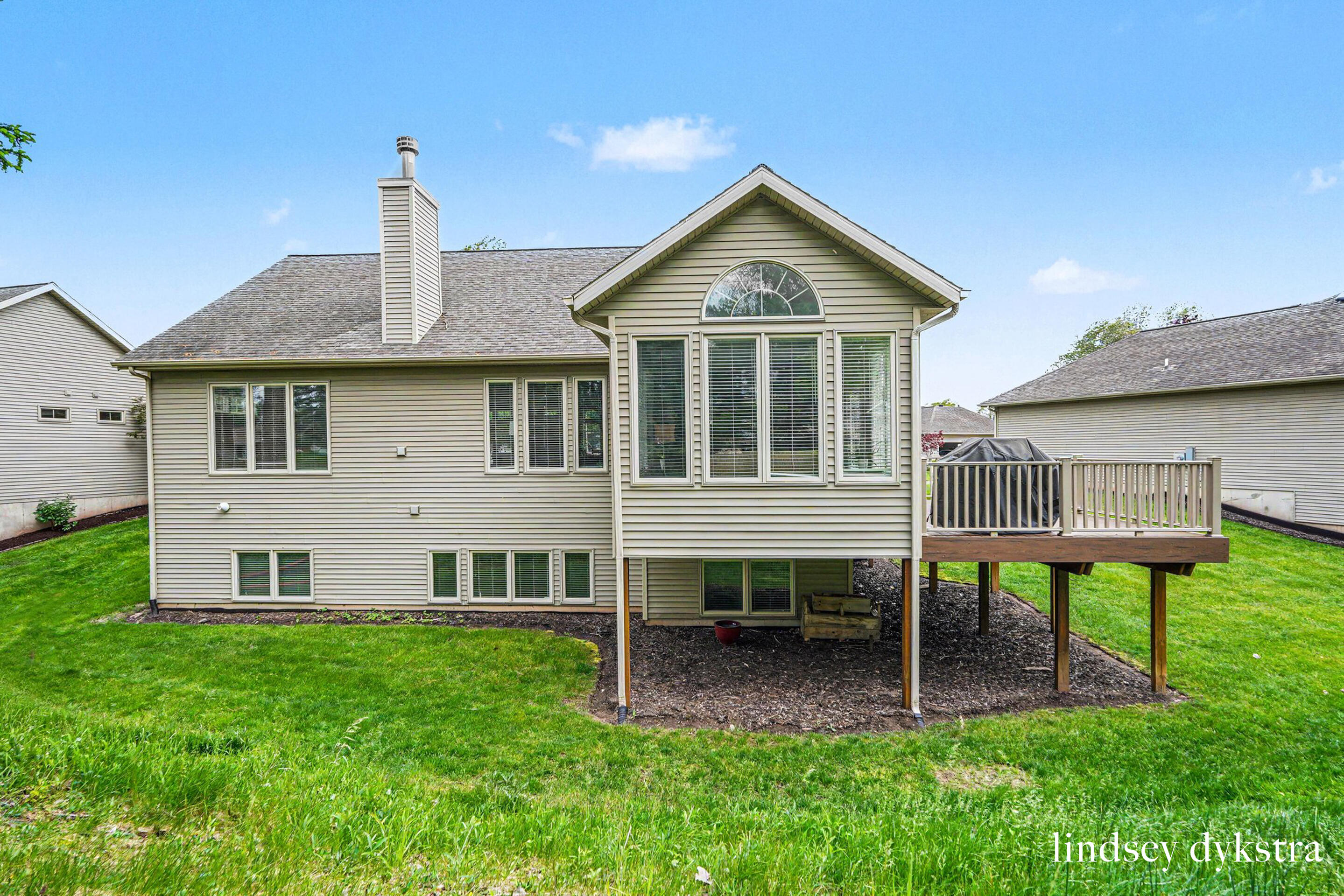 2320 Red Oak Court NW Grand Rapids MI 49504