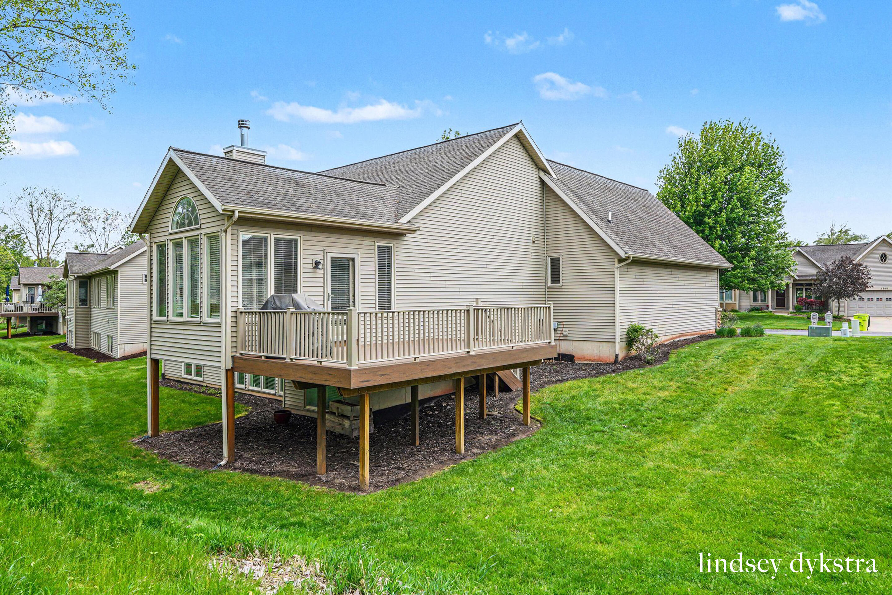 2320 Red Oak Court NW Grand Rapids MI 49504