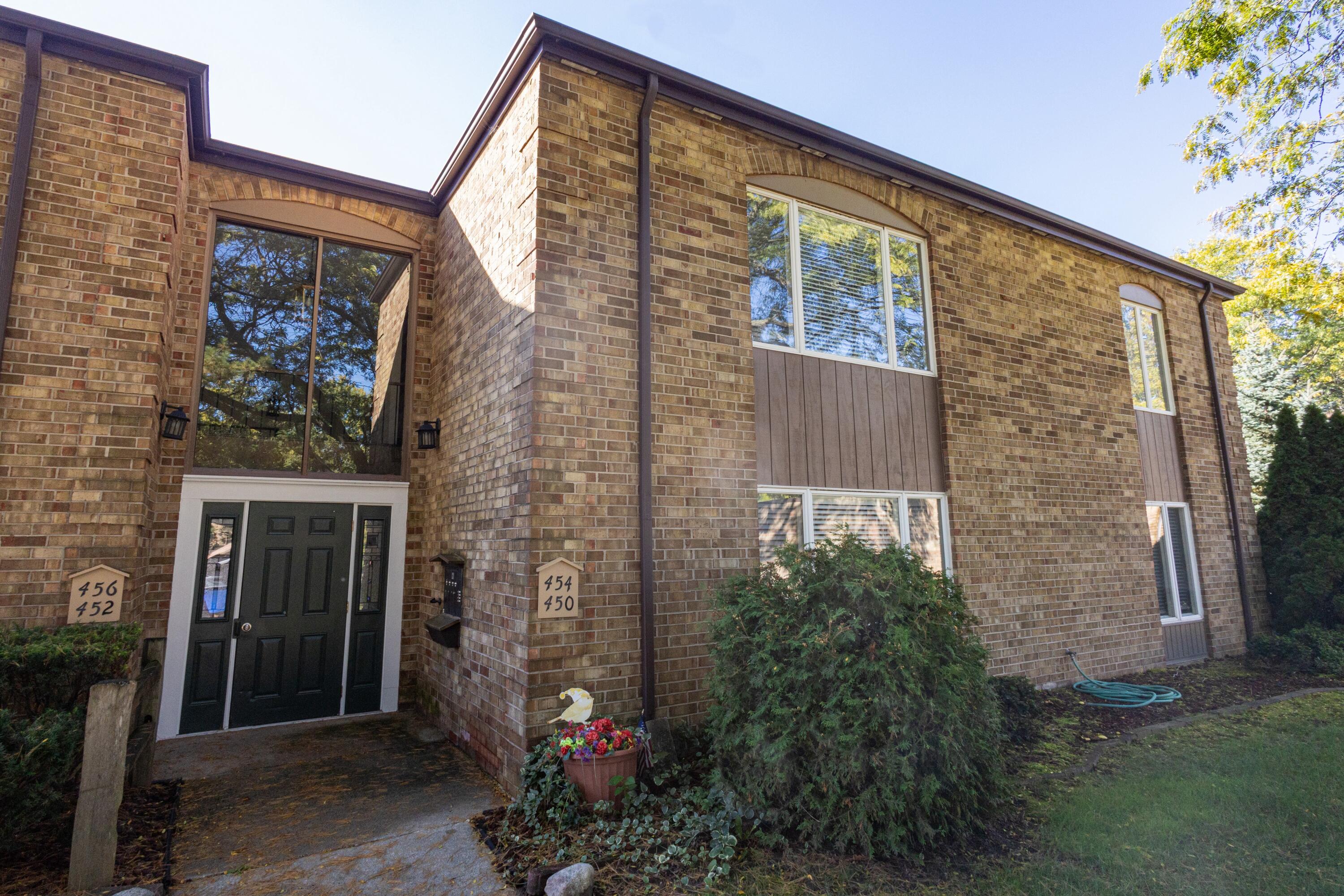 454 Barkwood Court NW Grand Rapids MI 49534