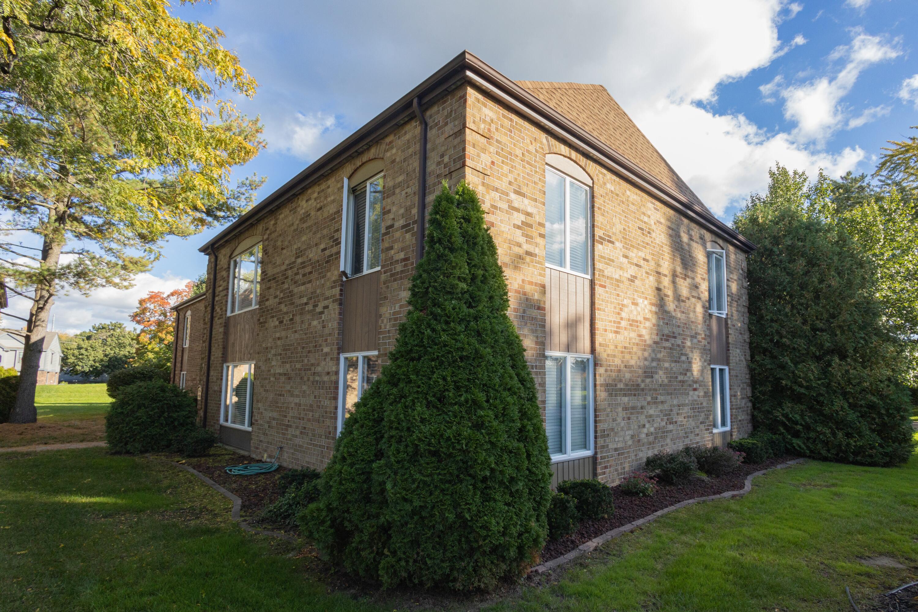 454 Barkwood Court NW Grand Rapids MI 49534