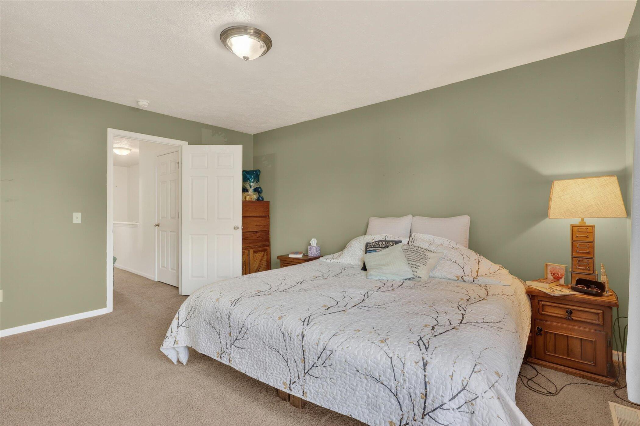 1790 Grand Court NE Grand Rapids MI 49525