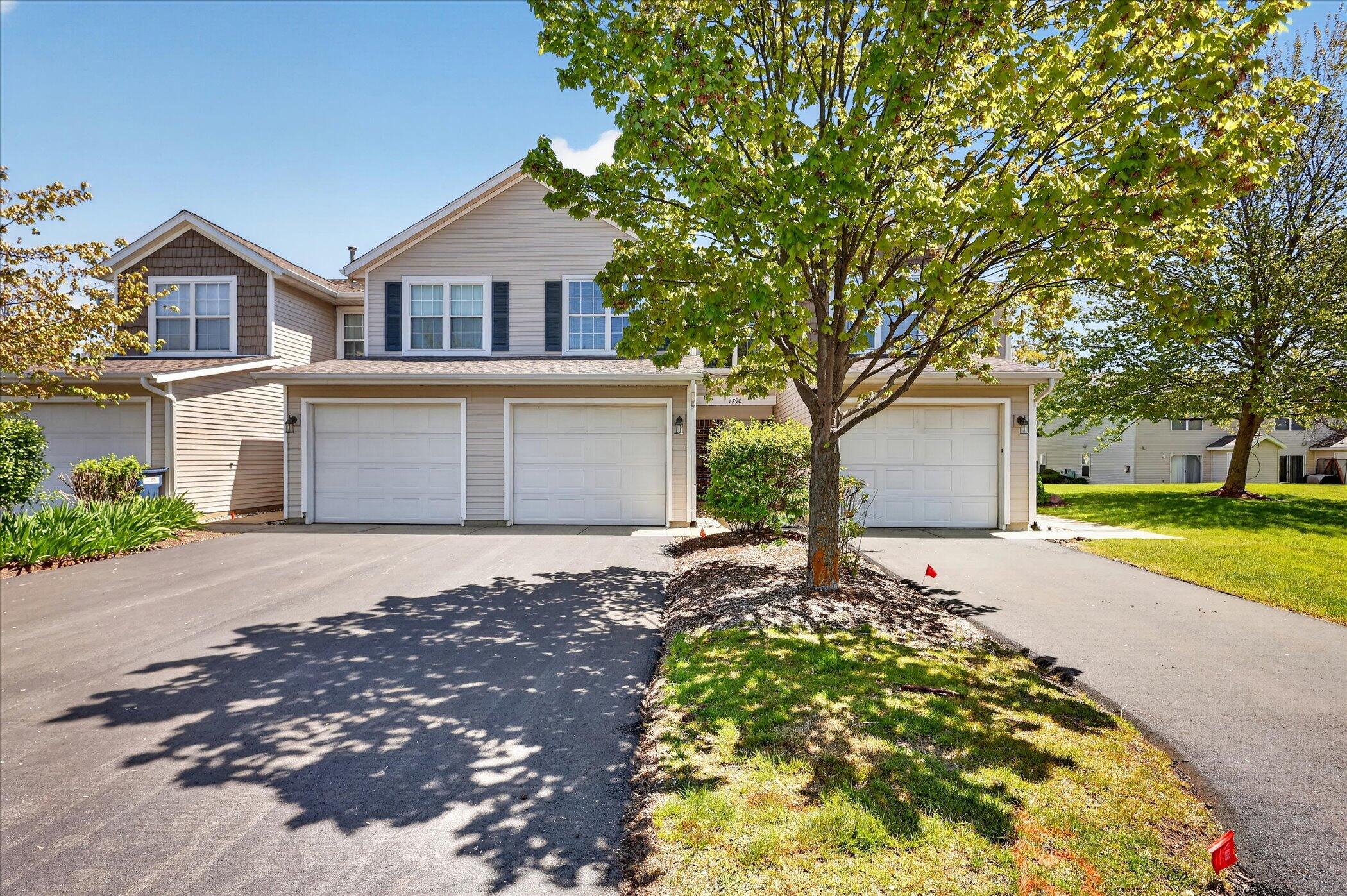 1790 Grand Court NE Grand Rapids MI 49525