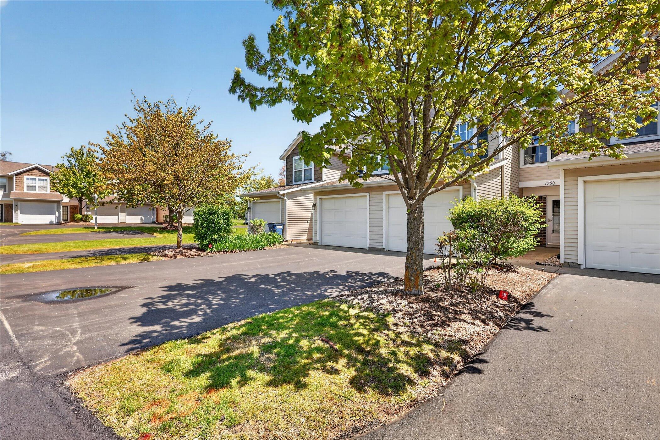 1790 Grand Court NE Grand Rapids MI 49525
