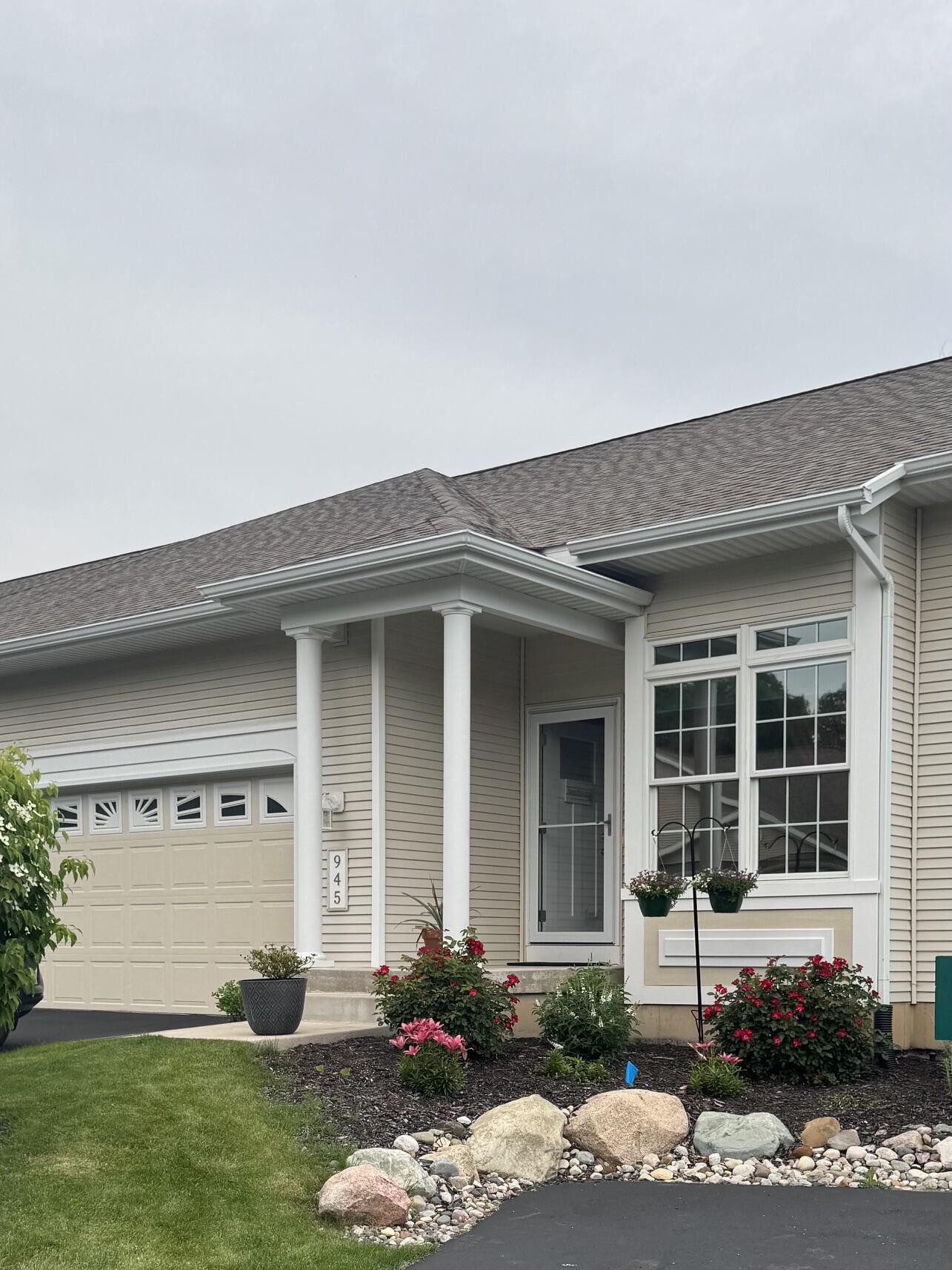 945 Kensington Street NW Grand Rapids MI 49534