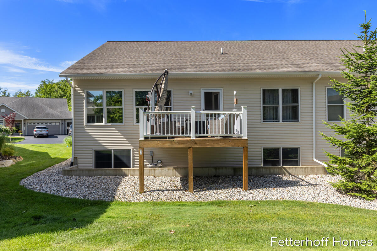 945 Kensington Street NW Grand Rapids MI 49534
