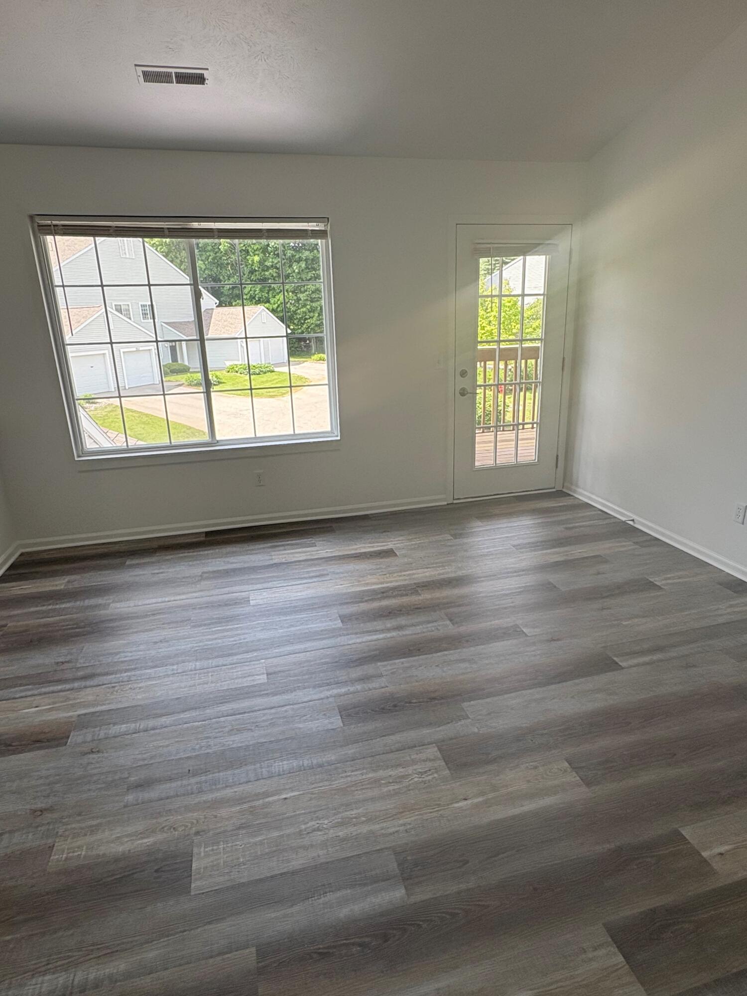 194 Hunters Lane NE Rockford MI 49341