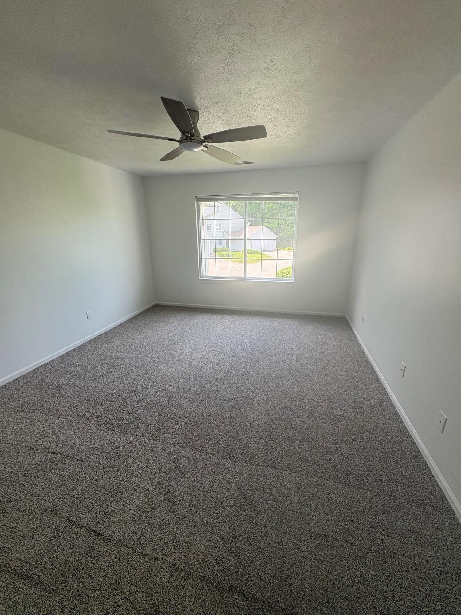 194 Hunters Lane NE Rockford MI 49341