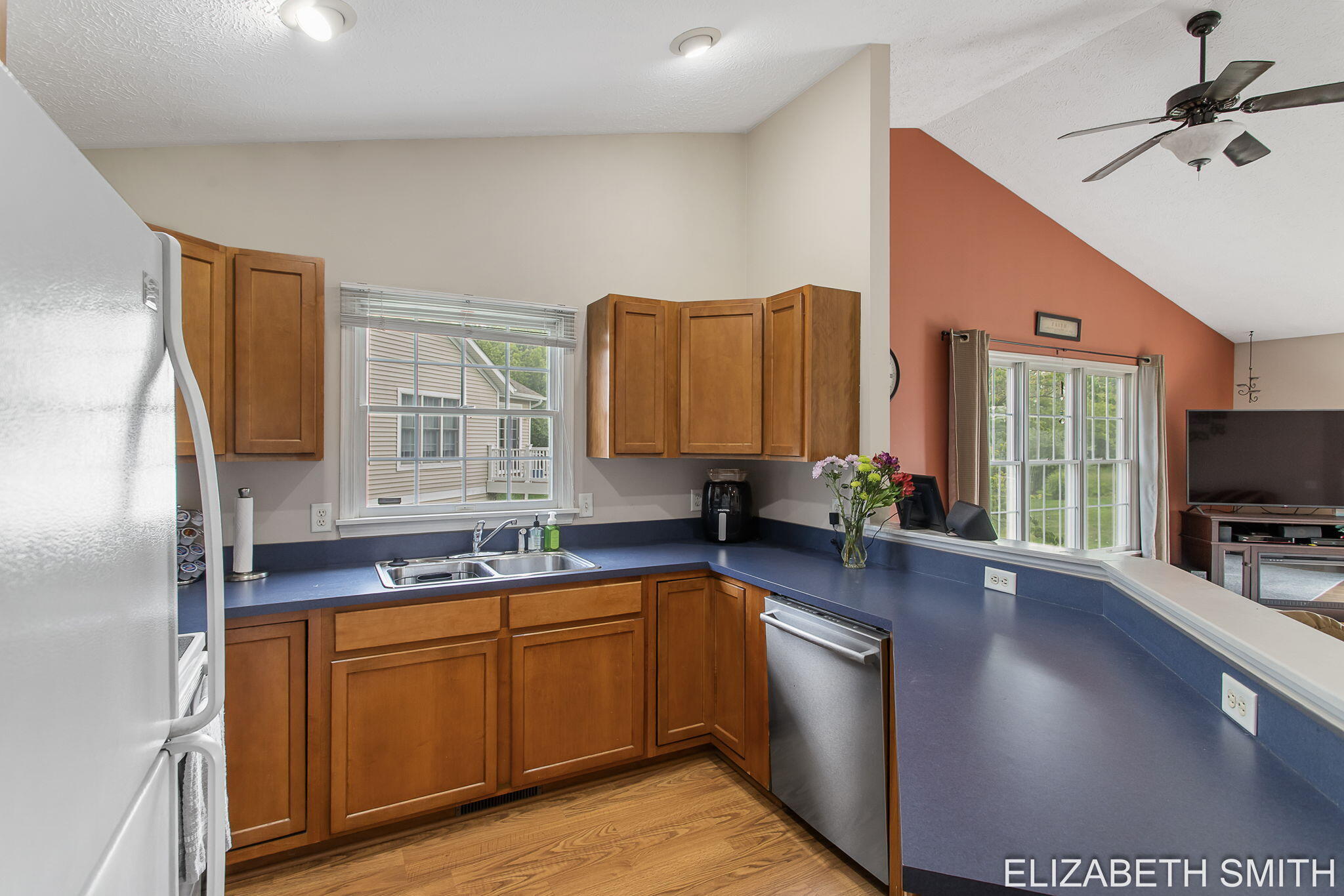 11409 N Lake Drive Holland MI 49424