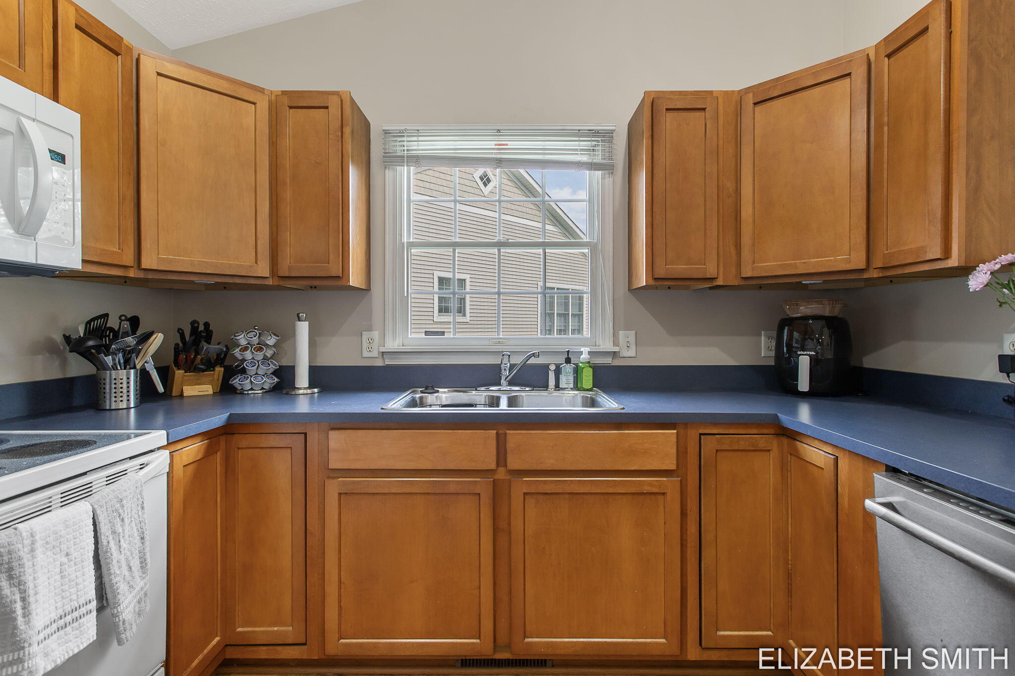 11409 N Lake Drive Holland MI 49424