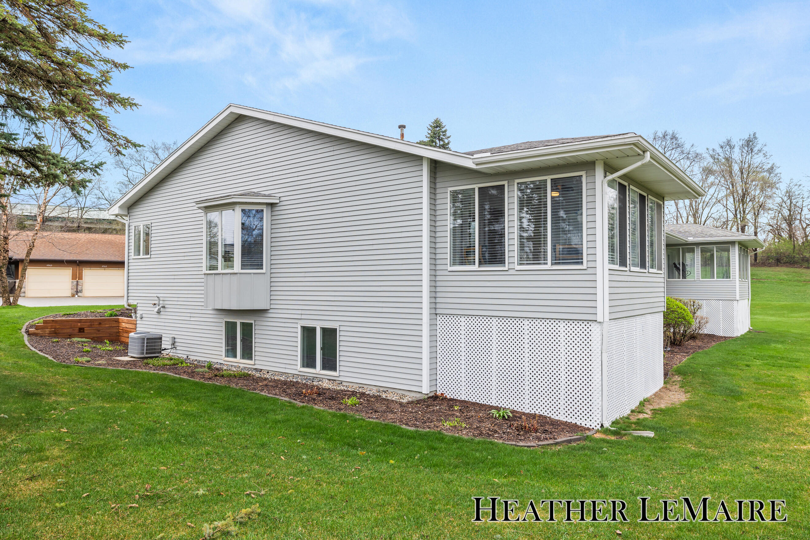 4973 N Valley Drive NE Grand Rapids MI 49525