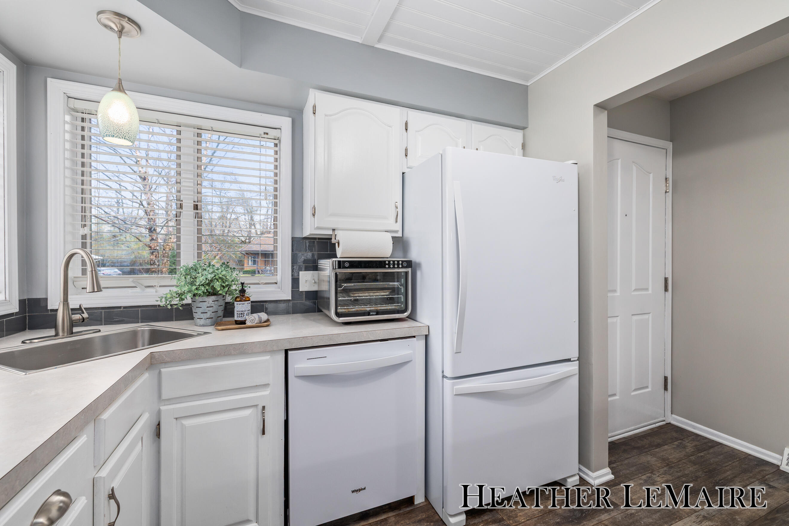 4973 N Valley Drive NE Grand Rapids MI 49525