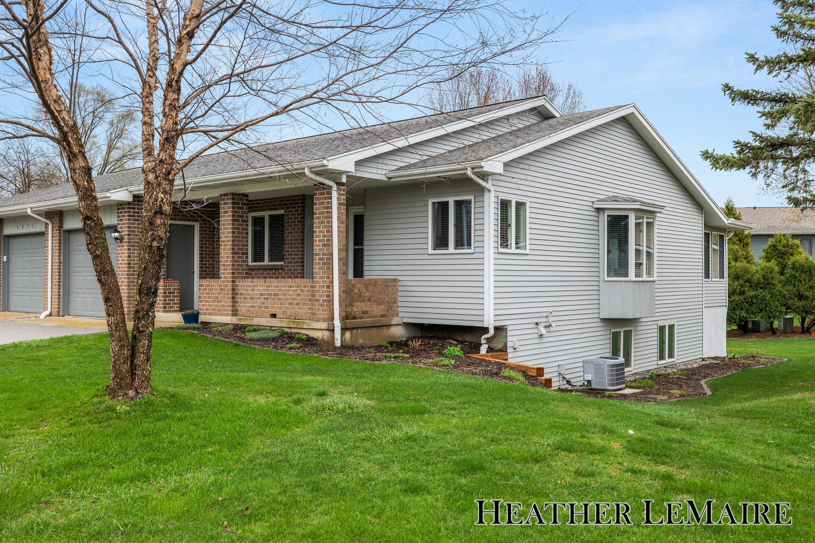 4973 N Valley Drive NE Grand Rapids MI 49525