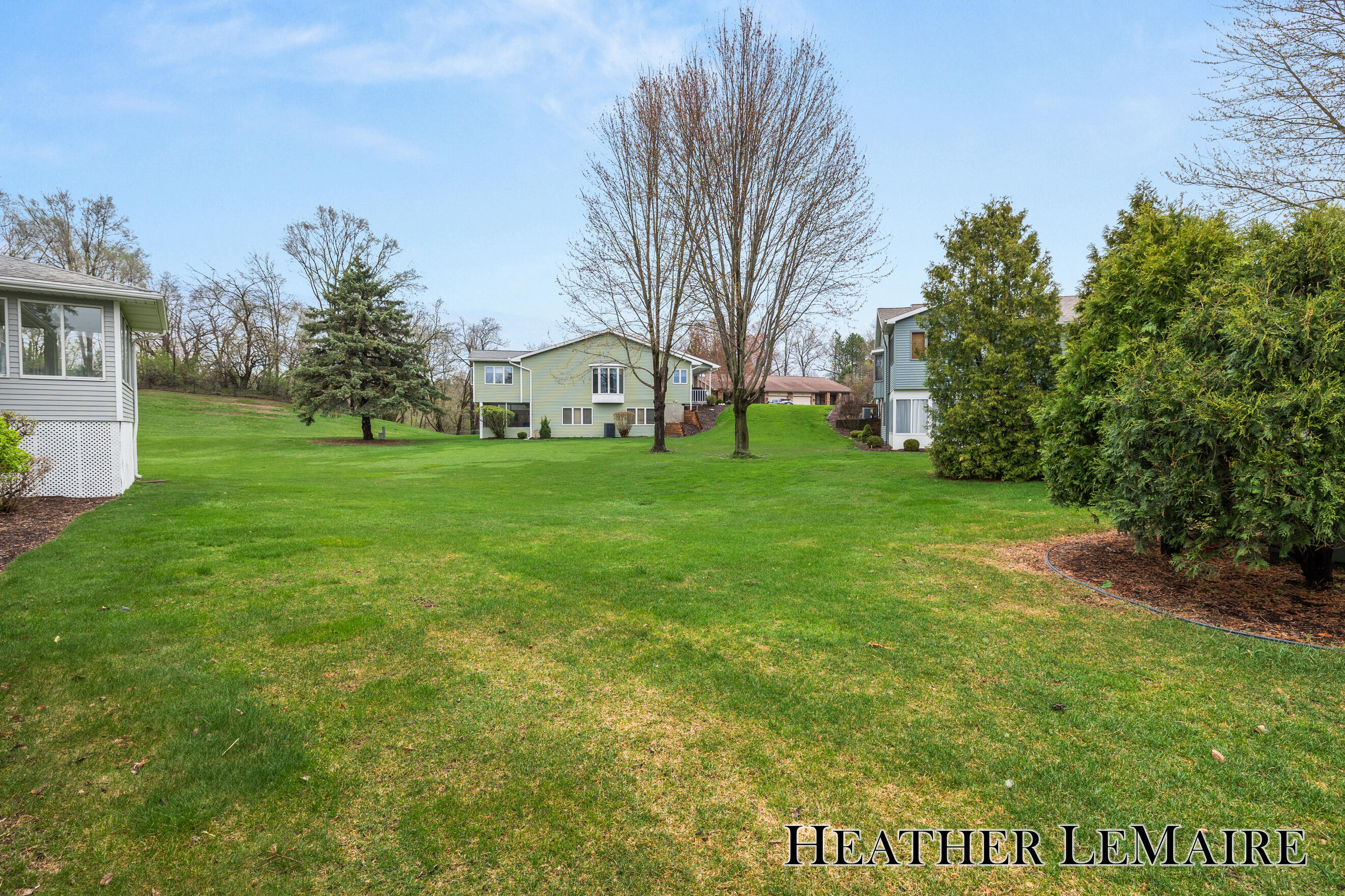 4973 N Valley Drive NE Grand Rapids MI 49525