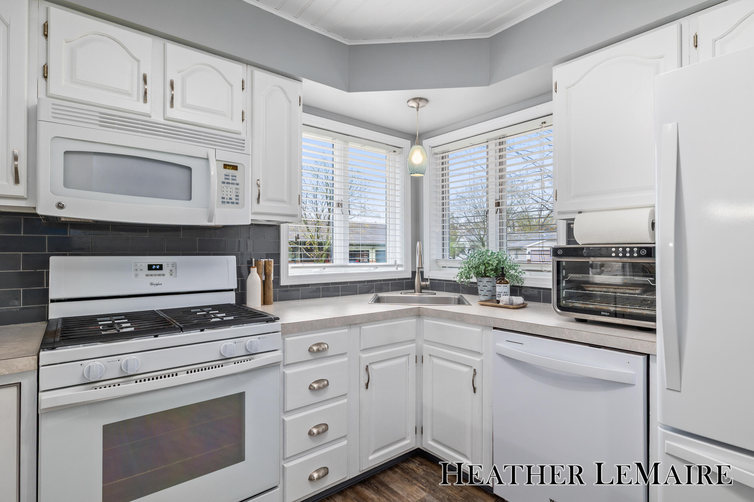 4973 N Valley Drive NE Grand Rapids MI 49525