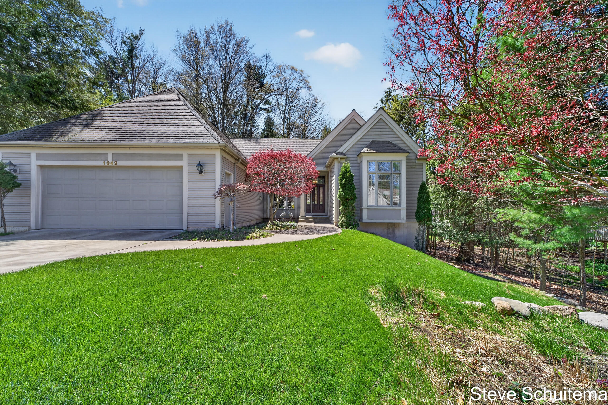 1949 Forest Glen Drive Muskegon MI 49441