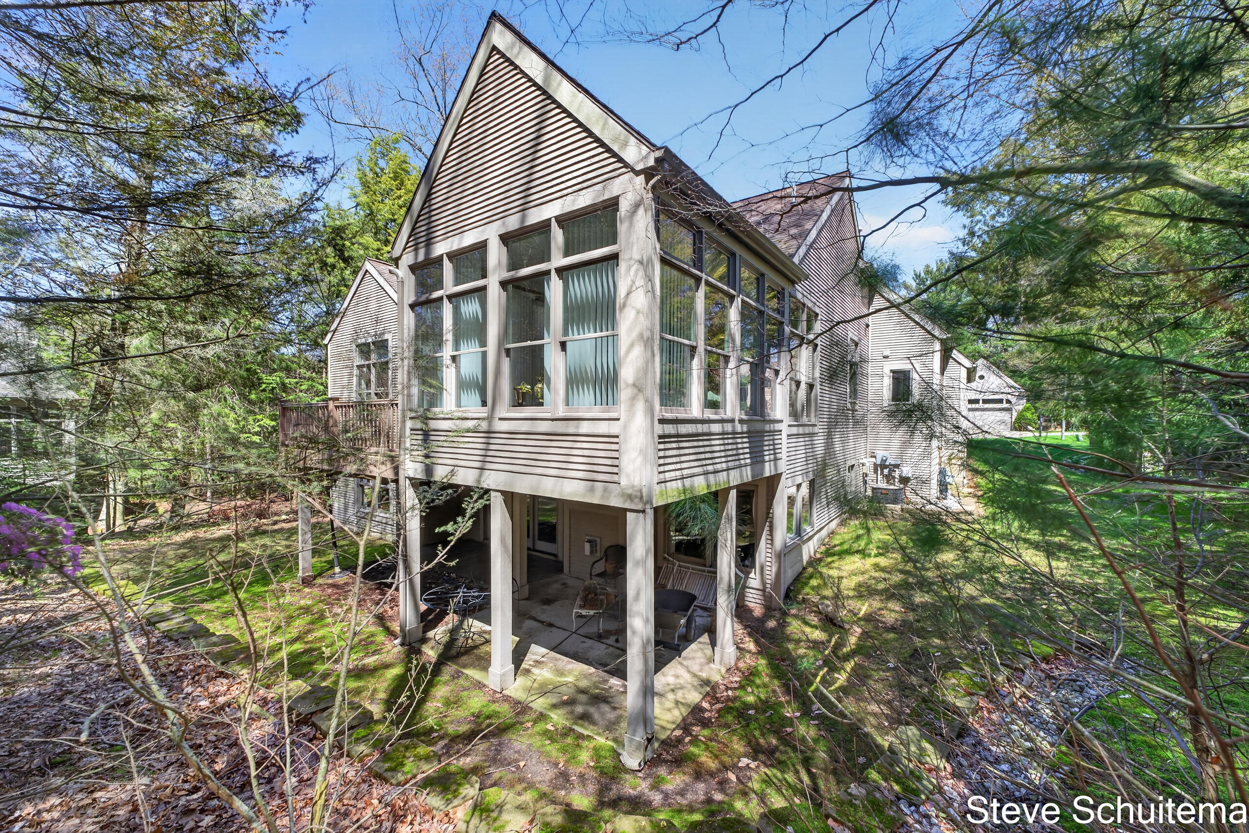 1949 Forest Glen Drive Muskegon MI 49441