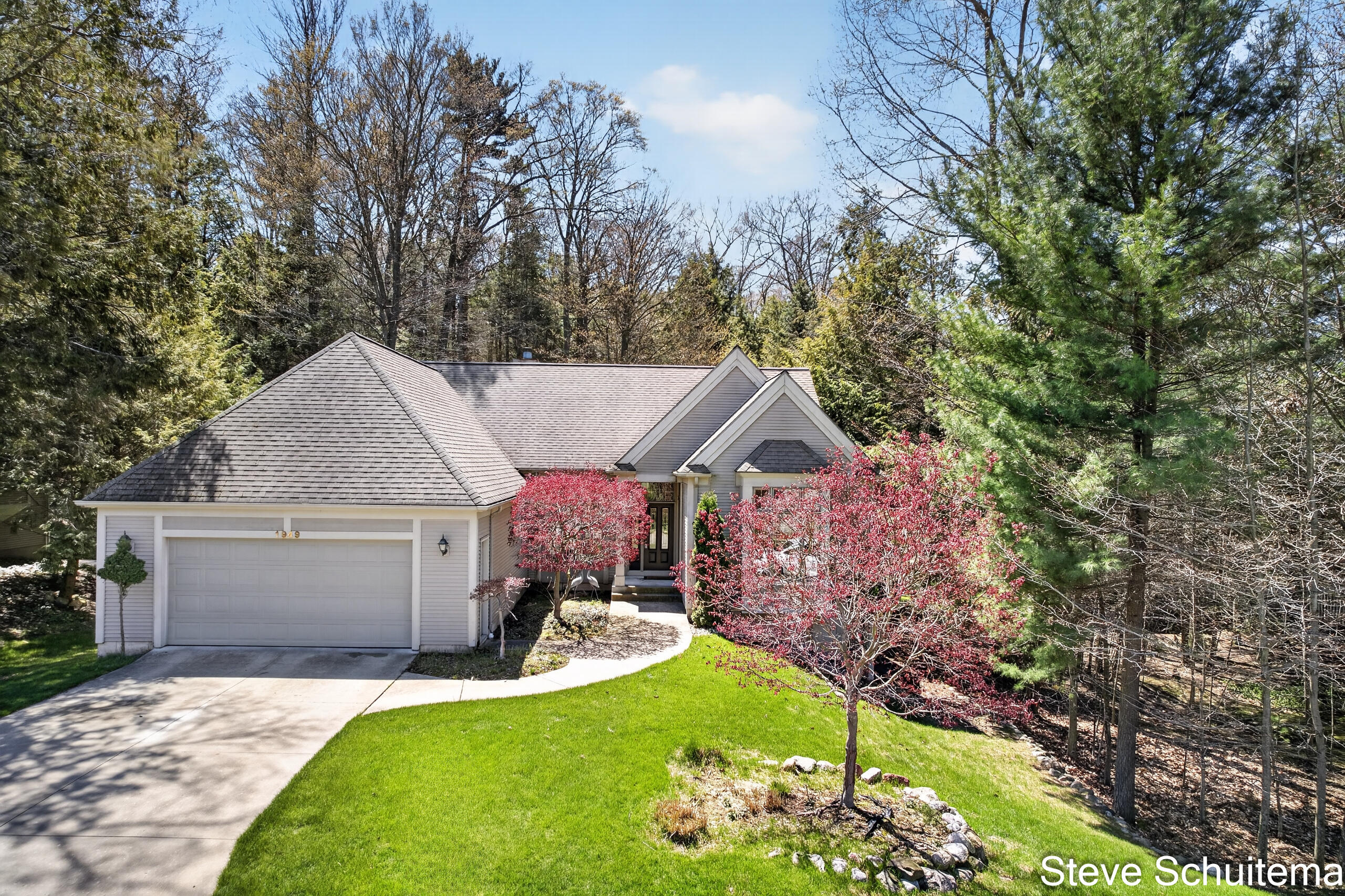 1949 Forest Glen Drive Muskegon MI 49441