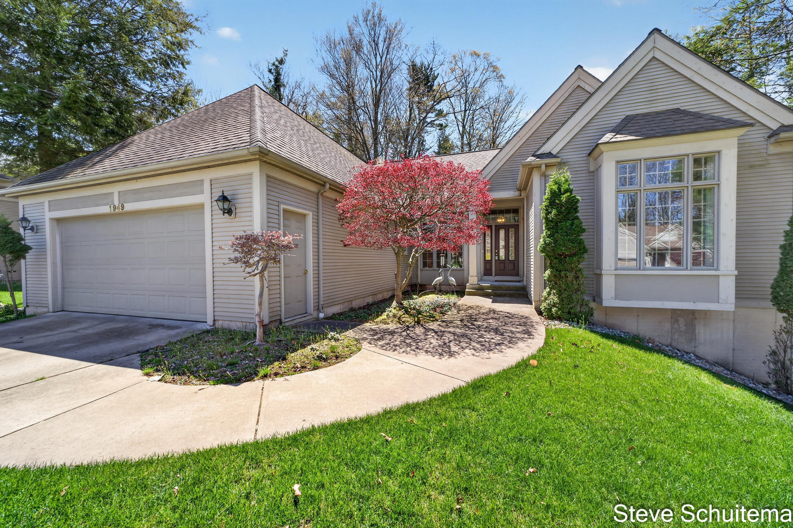 1949 Forest Glen Drive Muskegon MI 49441