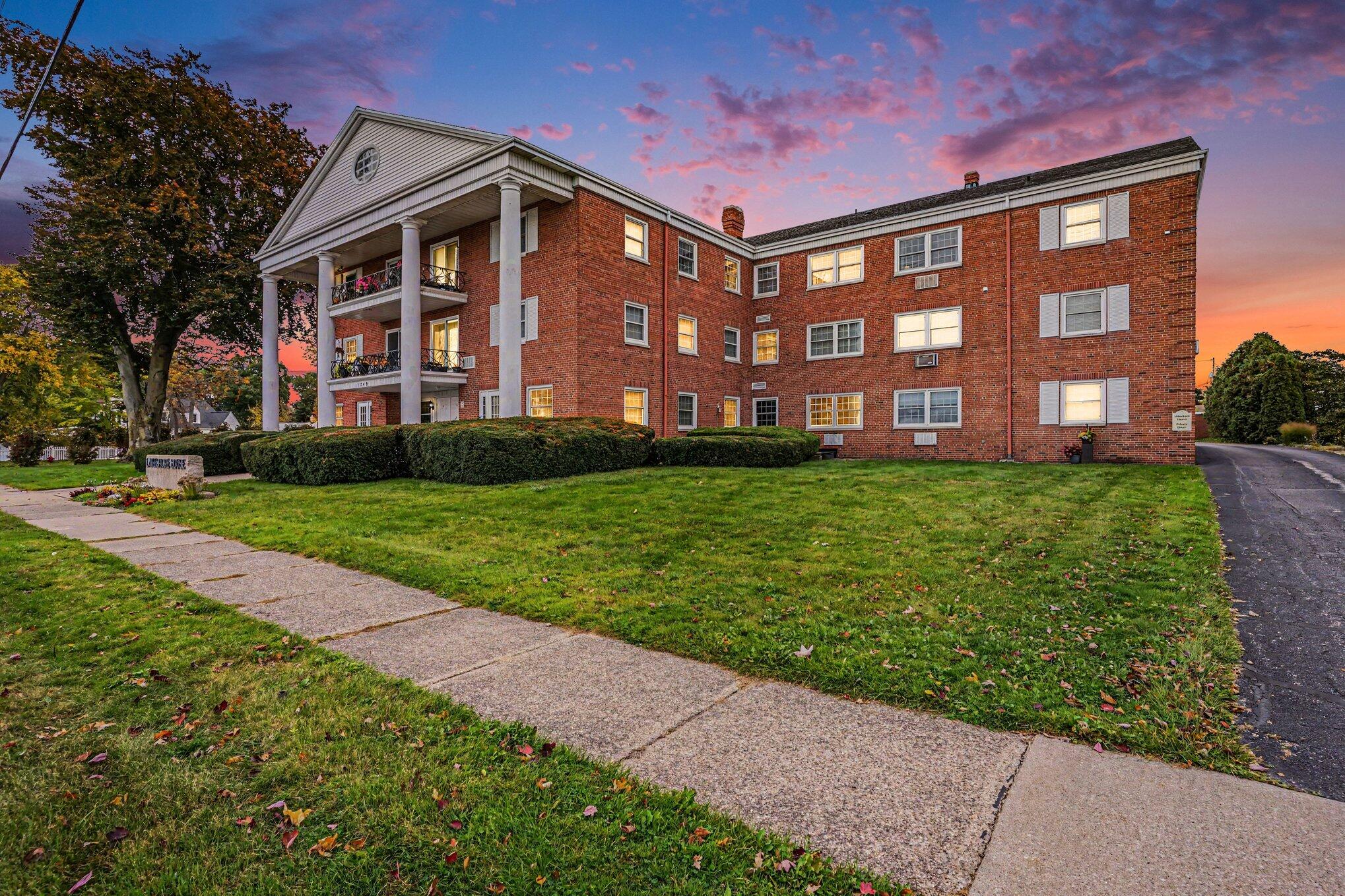 1249 Lakeshore Drive Muskegon MI 49441