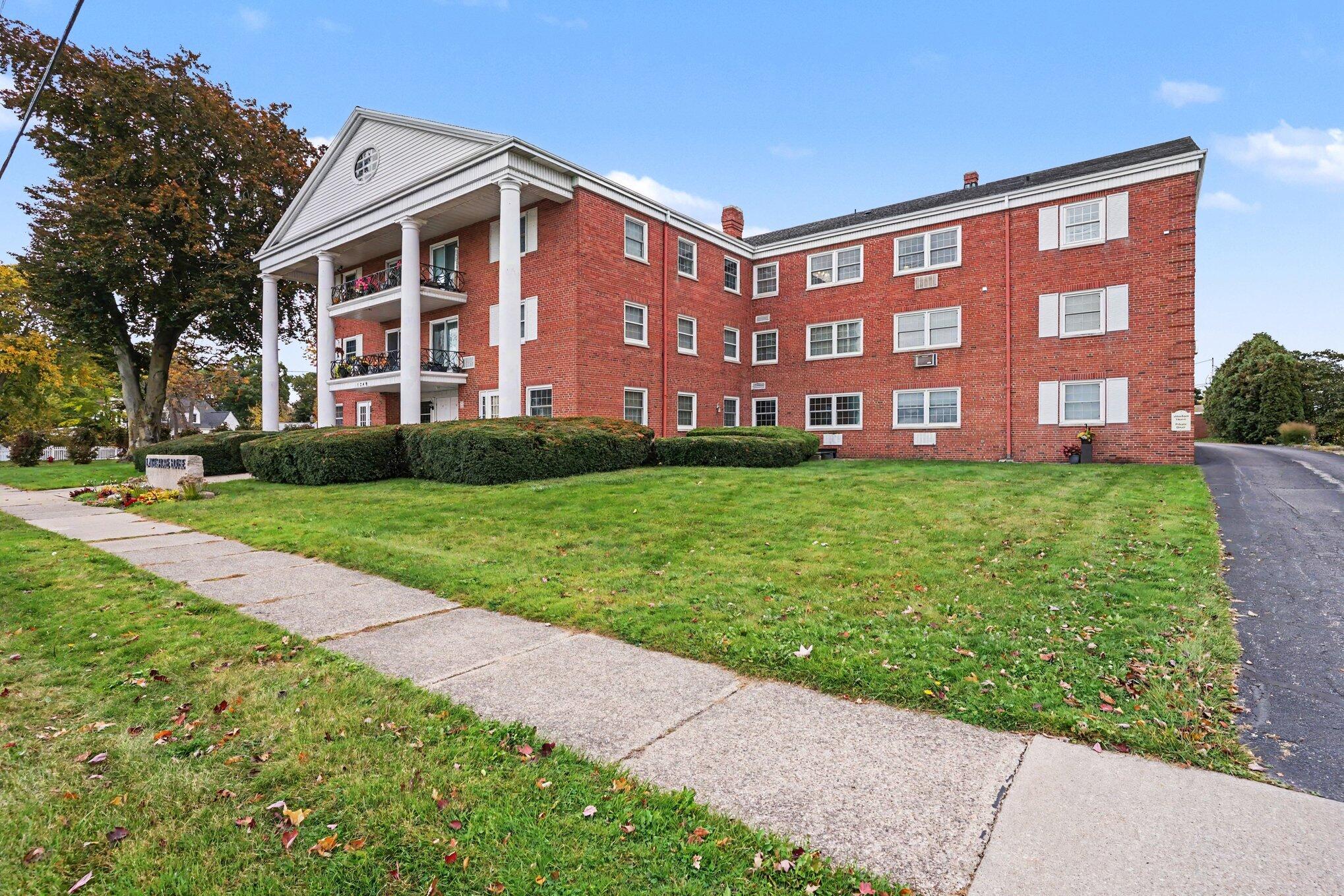 1249 Lakeshore Drive Muskegon MI 49441