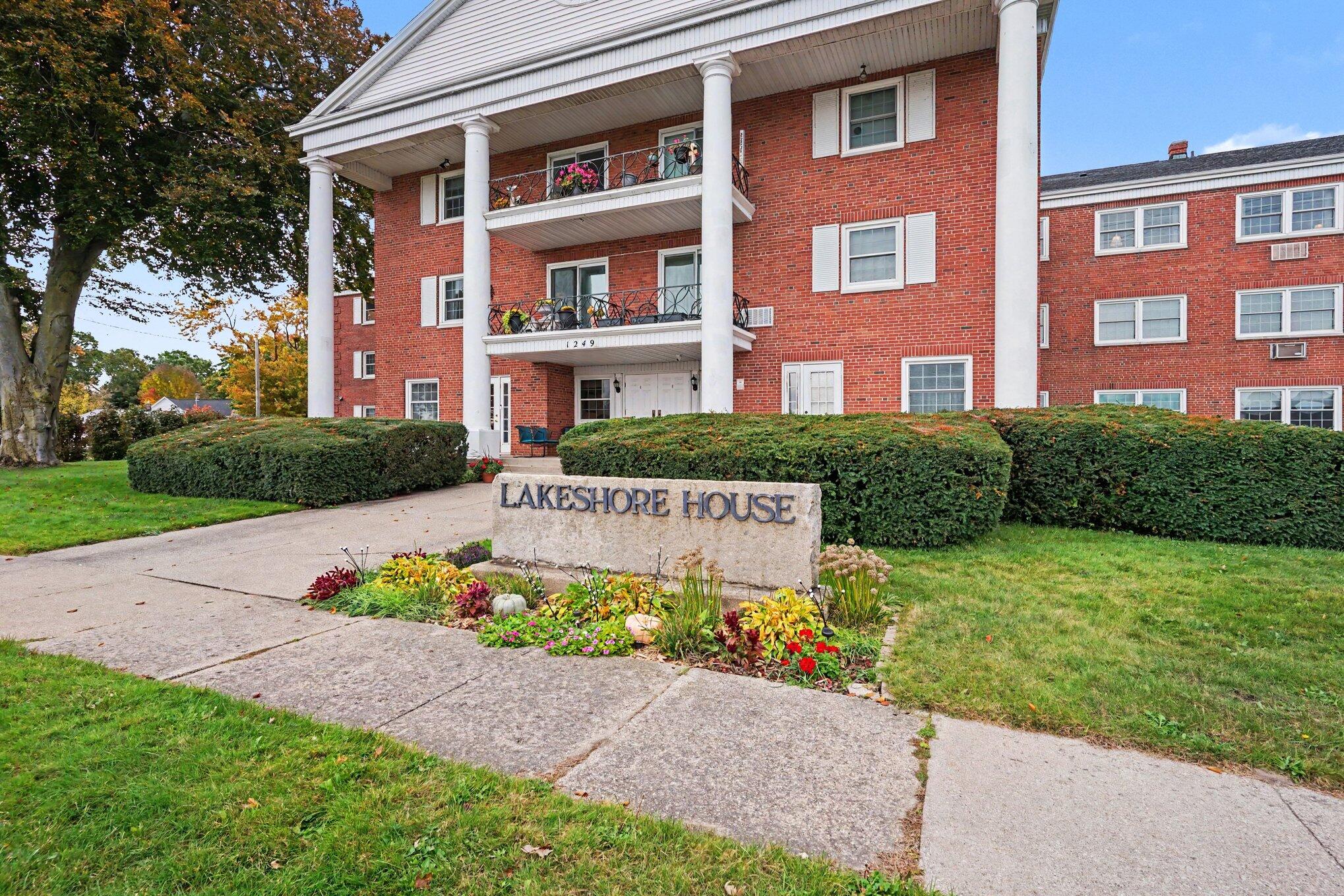 1249 Lakeshore Drive Muskegon MI 49441
