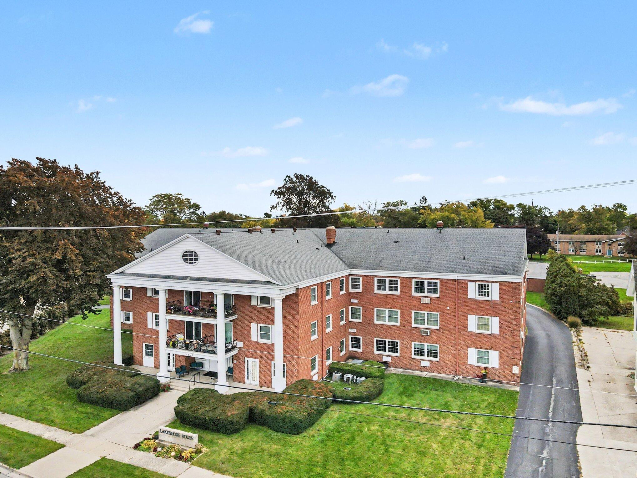1249 Lakeshore Drive Muskegon MI 49441