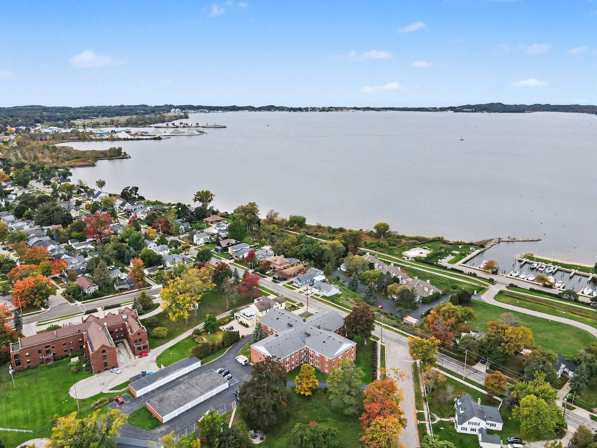 1249 Lakeshore Drive Muskegon MI 49441