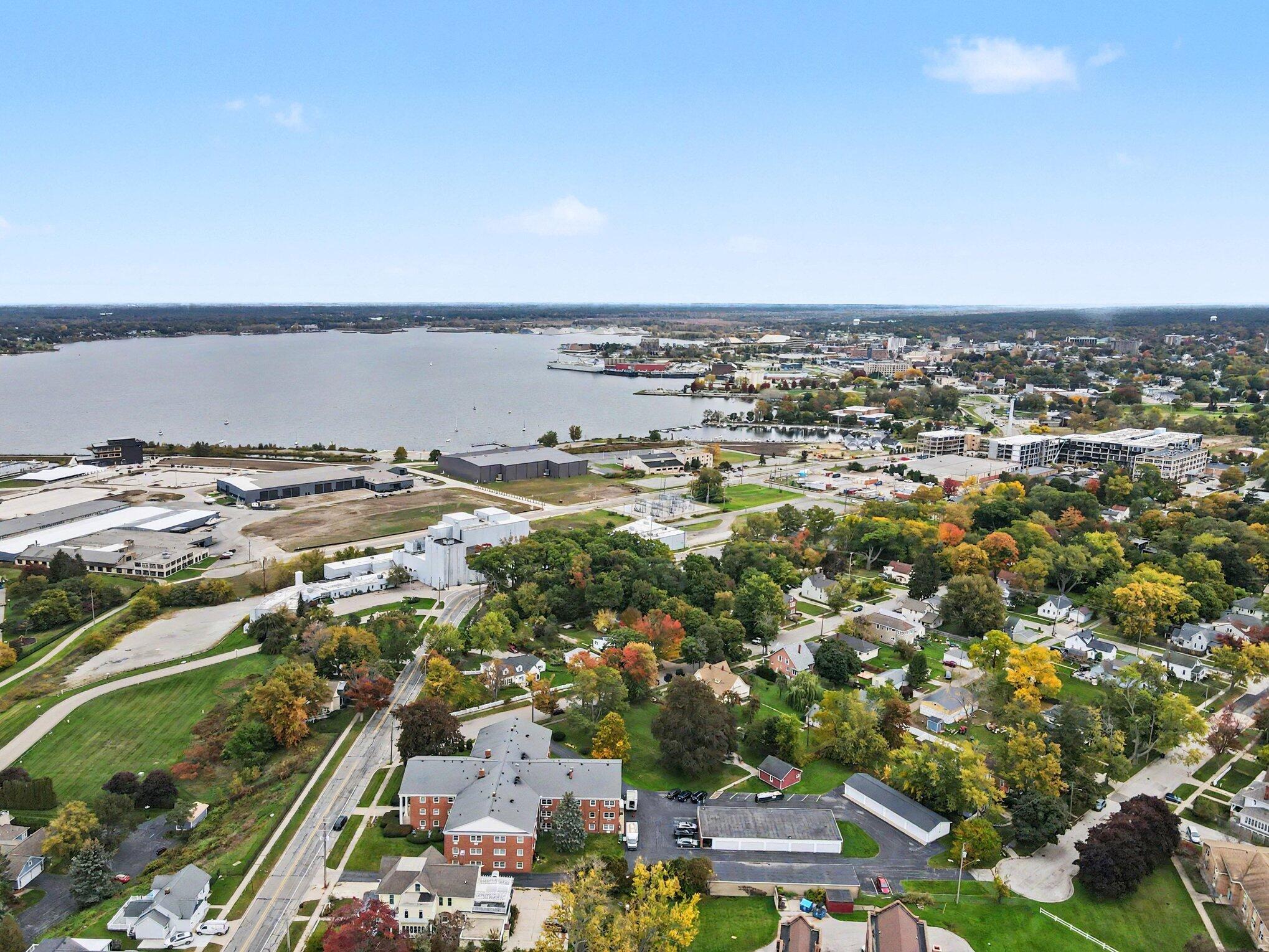 1249 Lakeshore Drive Muskegon MI 49441