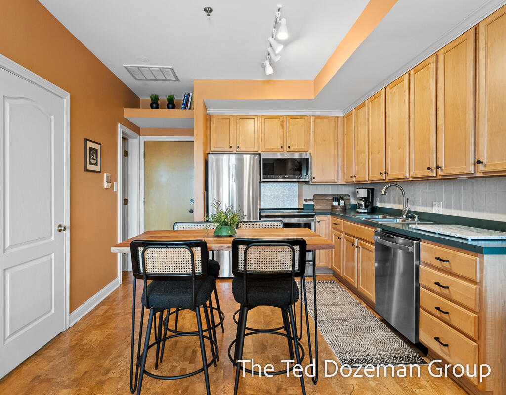 17 W 10th Street Holland MI 49423