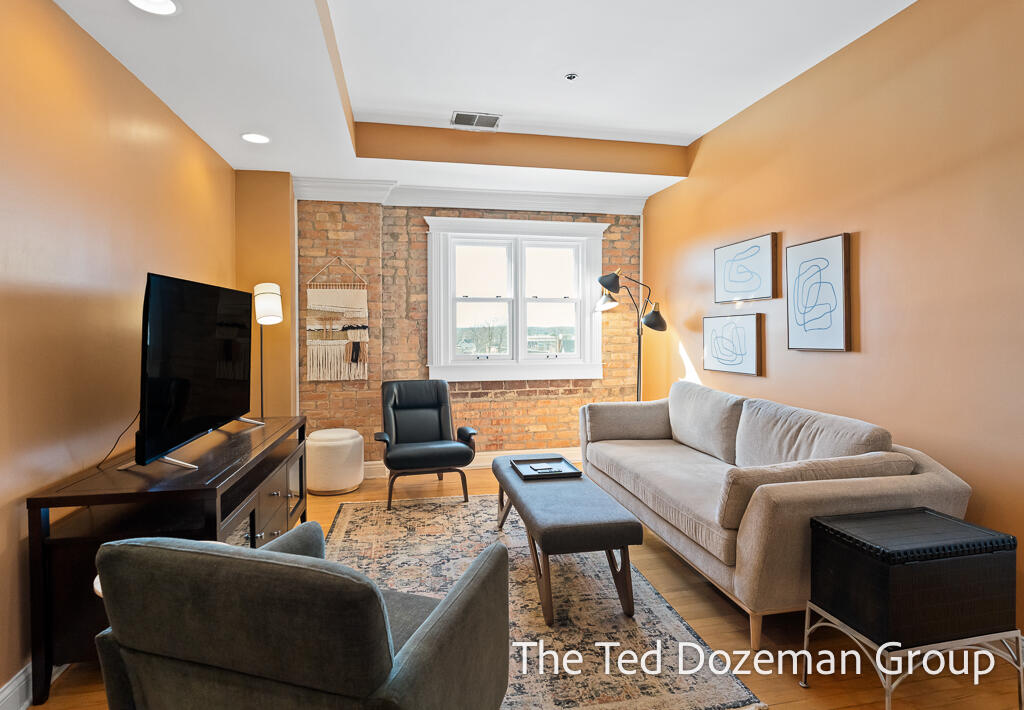 17 W 10th Street Holland MI 49423