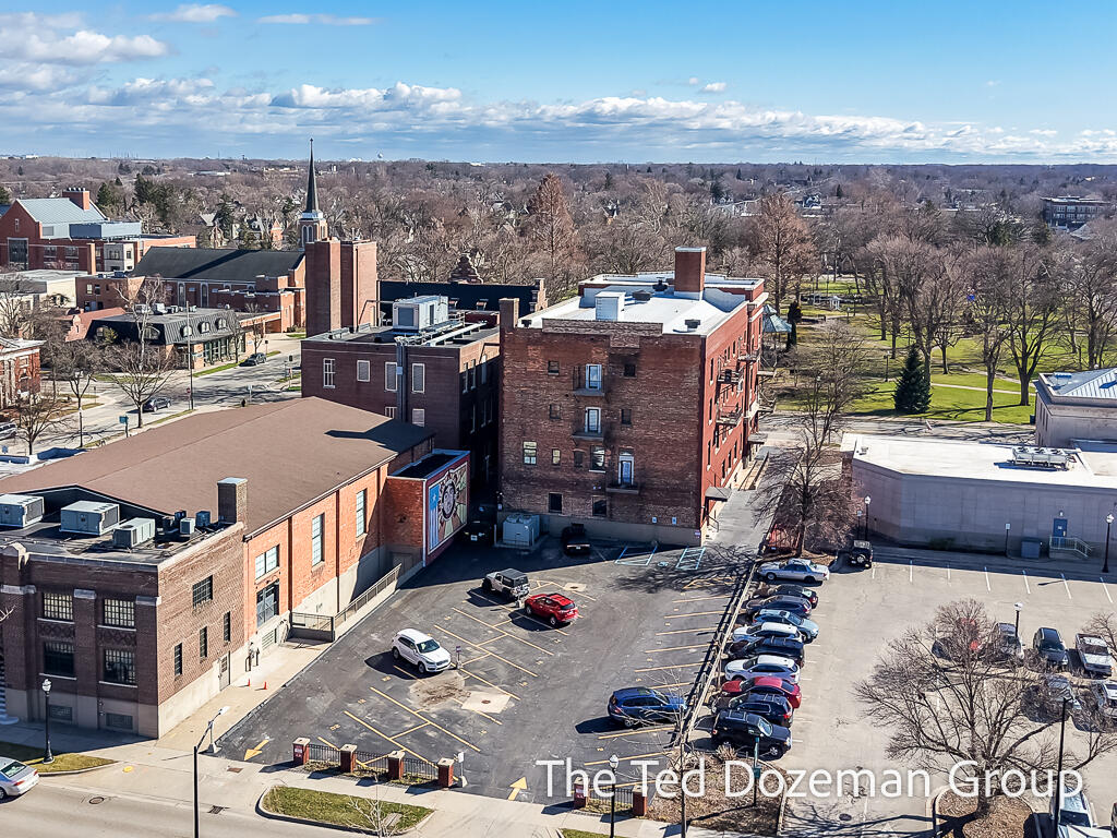 17 W 10th Street Holland MI 49423