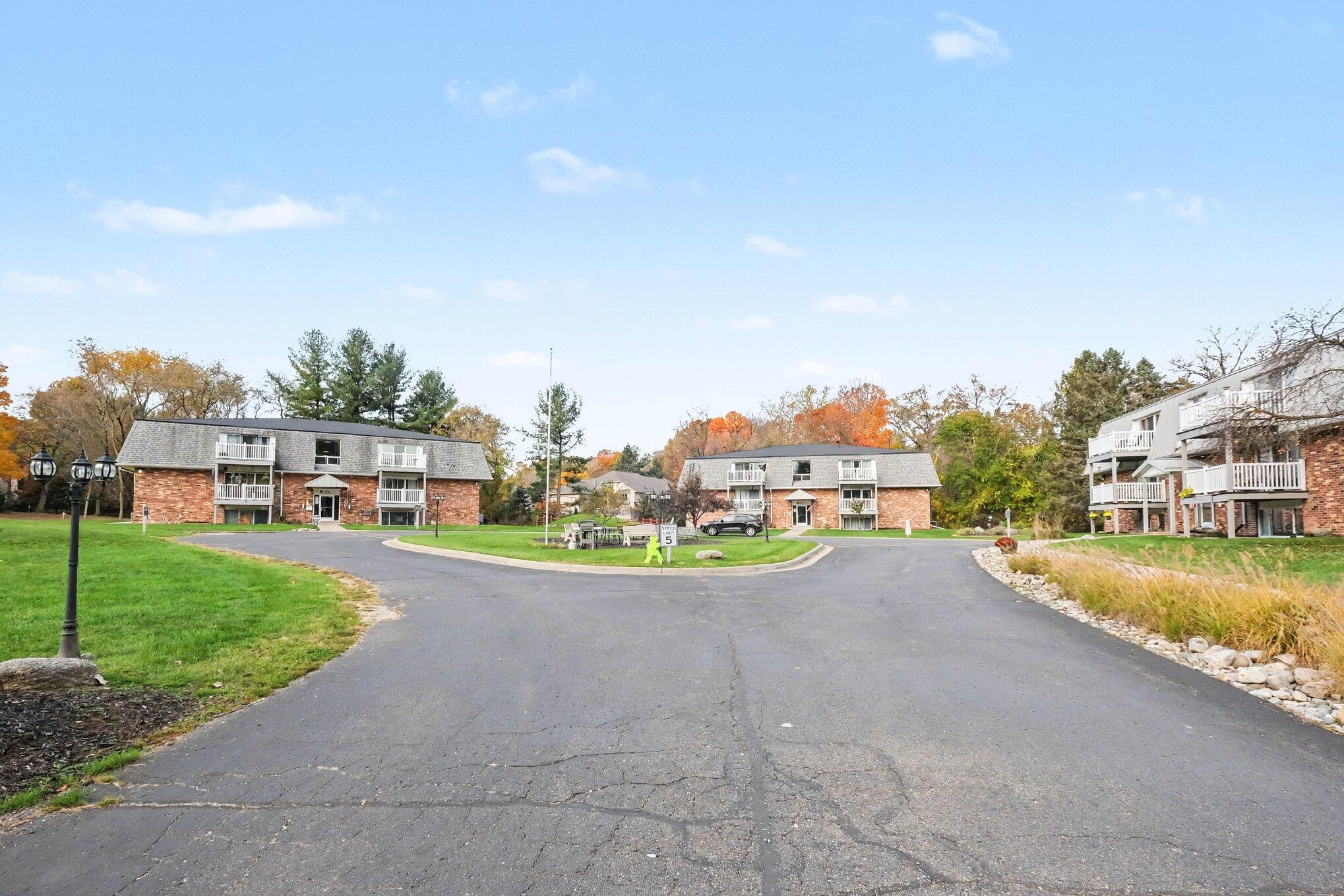 6710 Cascade Road SE Grand Rapids MI 49546