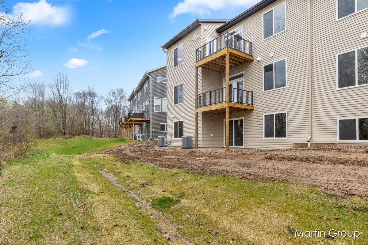 2213 Watertown Way NE Grand Rapids MI 49505