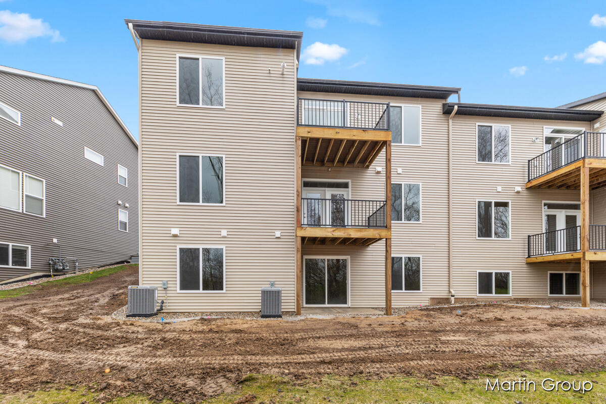 2213 Watertown Way NE Grand Rapids MI 49505