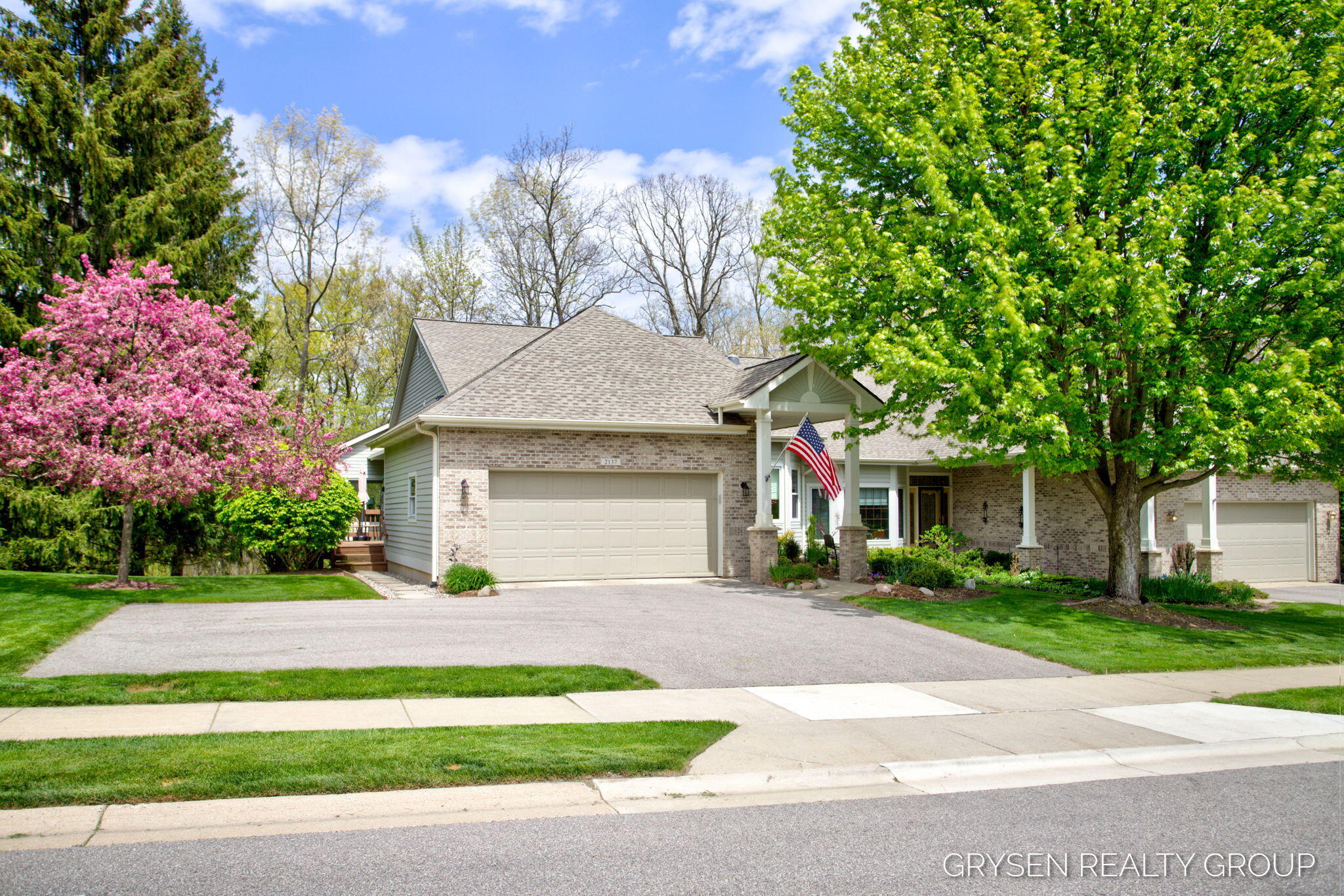 2137 Lamberton Creek Lane NE Grand Rapids MI 49505