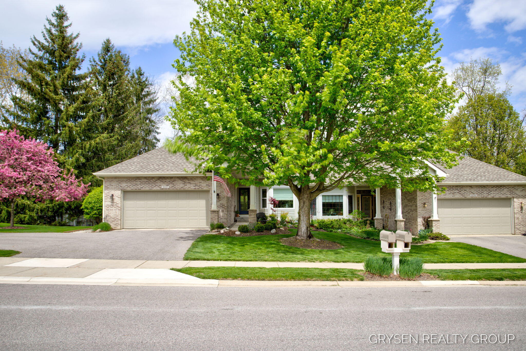2137 Lamberton Creek Lane NE Grand Rapids MI 49505