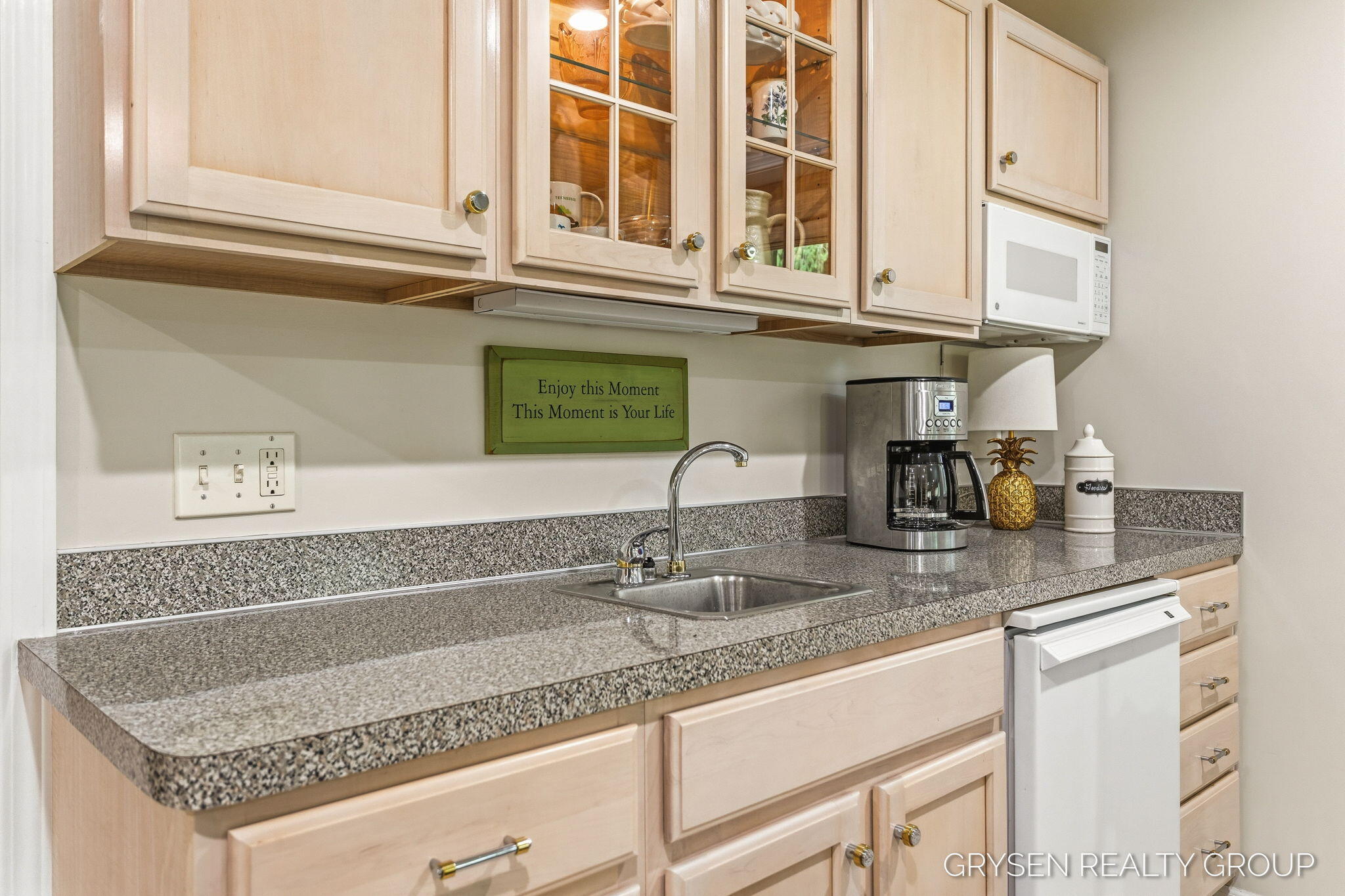 2137 Lamberton Creek Lane NE Grand Rapids MI 49505