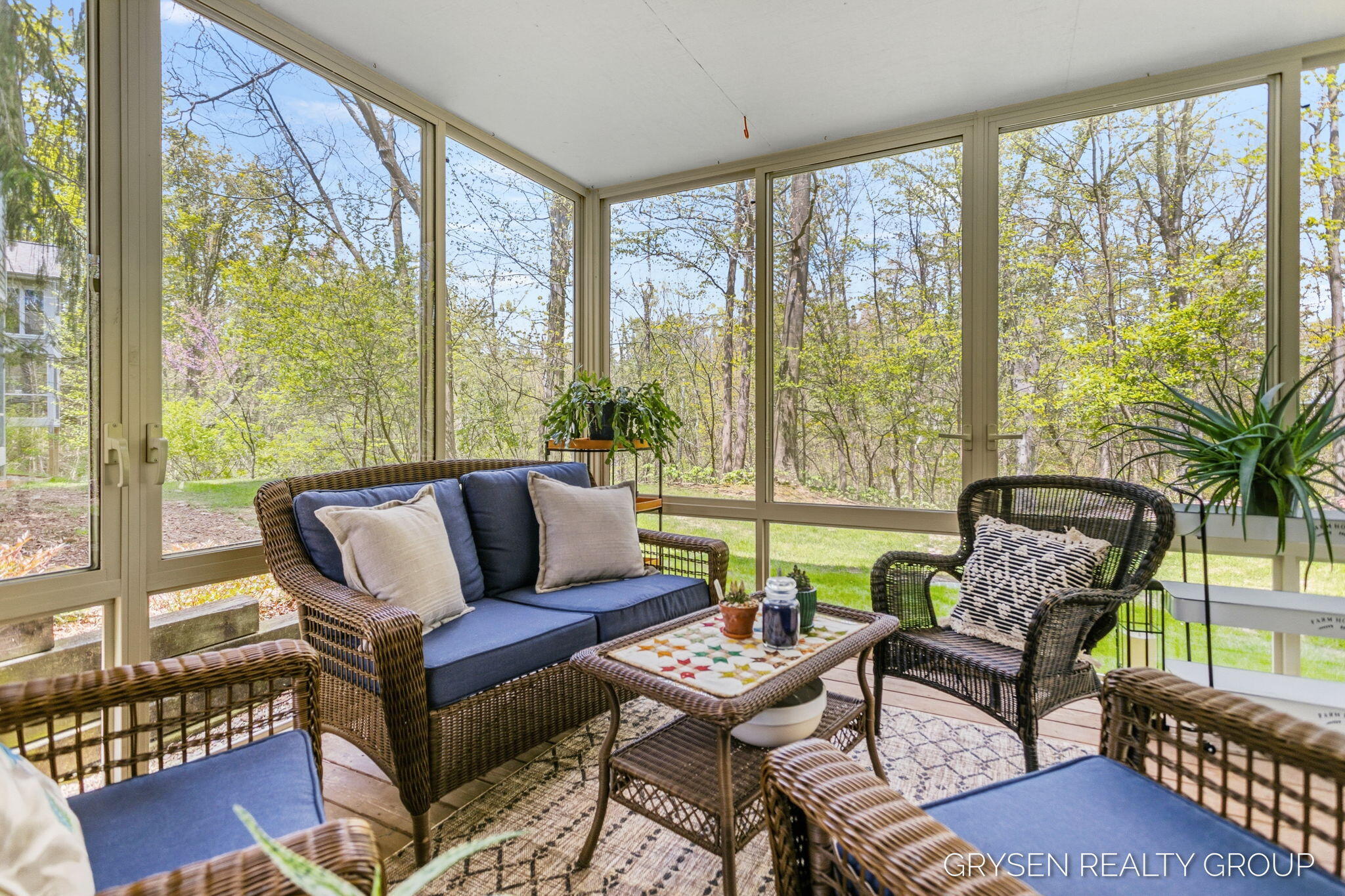 2137 Lamberton Creek Lane NE Grand Rapids MI 49505