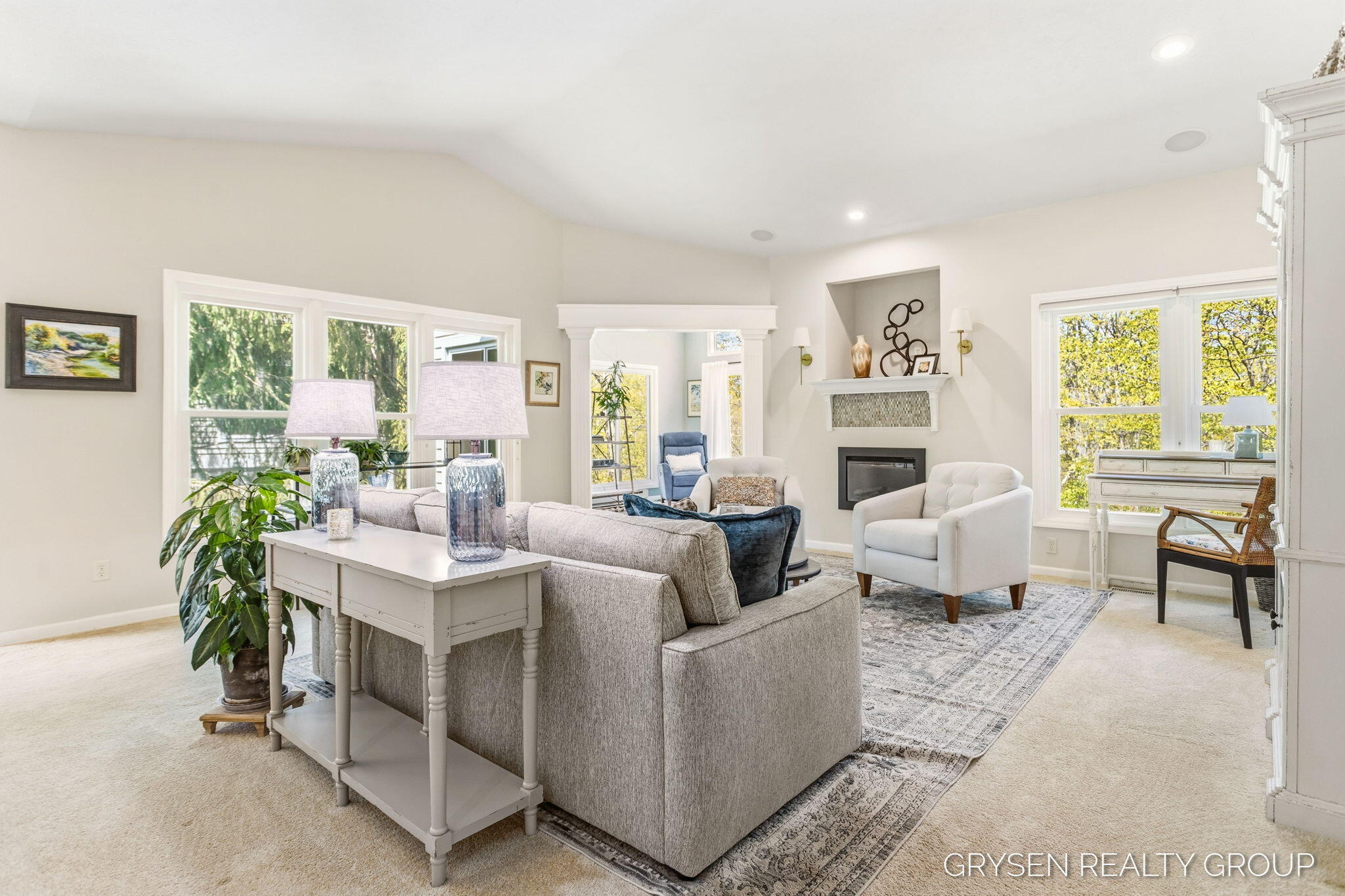 2137 Lamberton Creek Lane NE Grand Rapids MI 49505