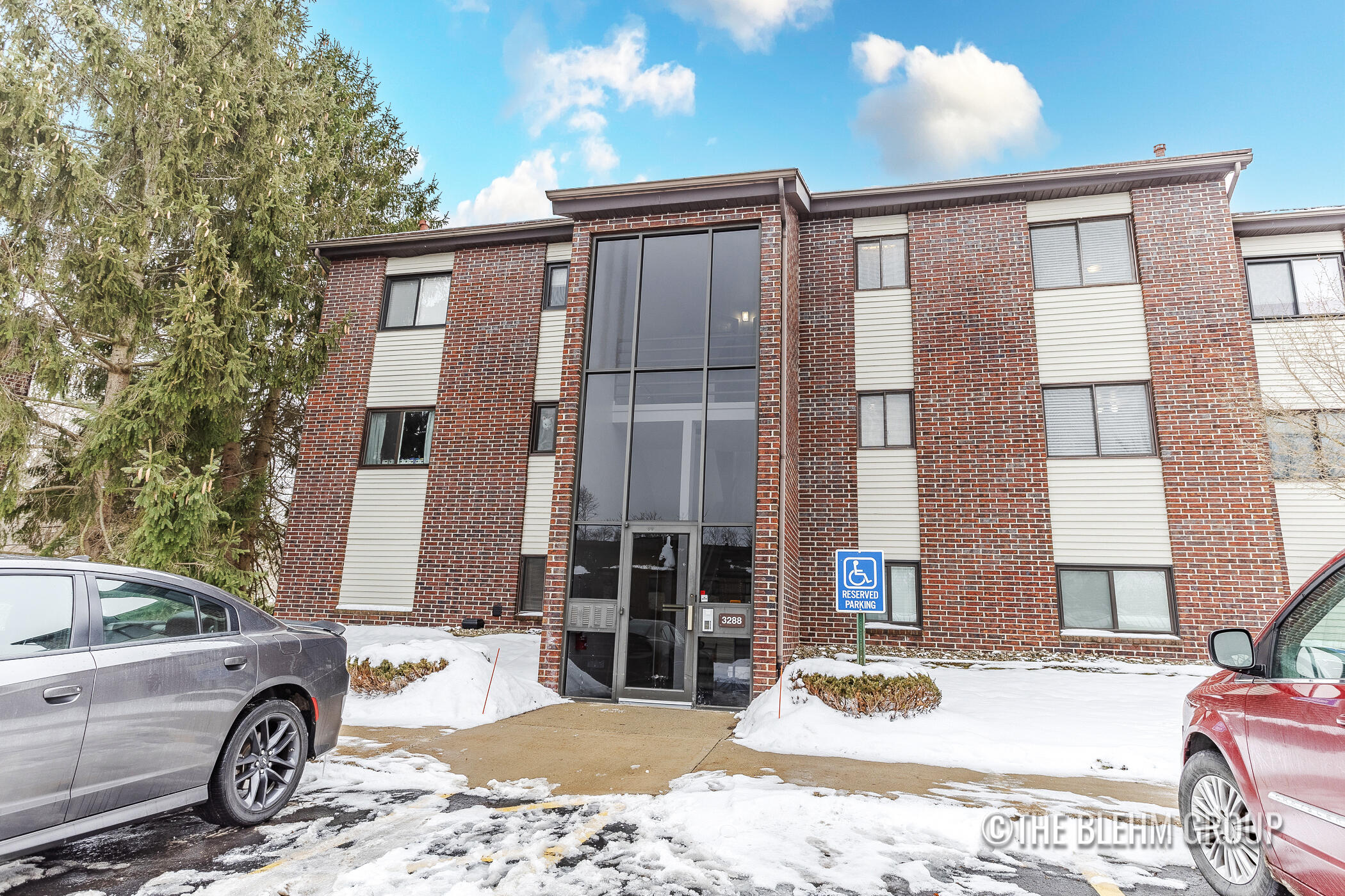 3288 Devonwood Hills NE Grand Rapids MI 49525