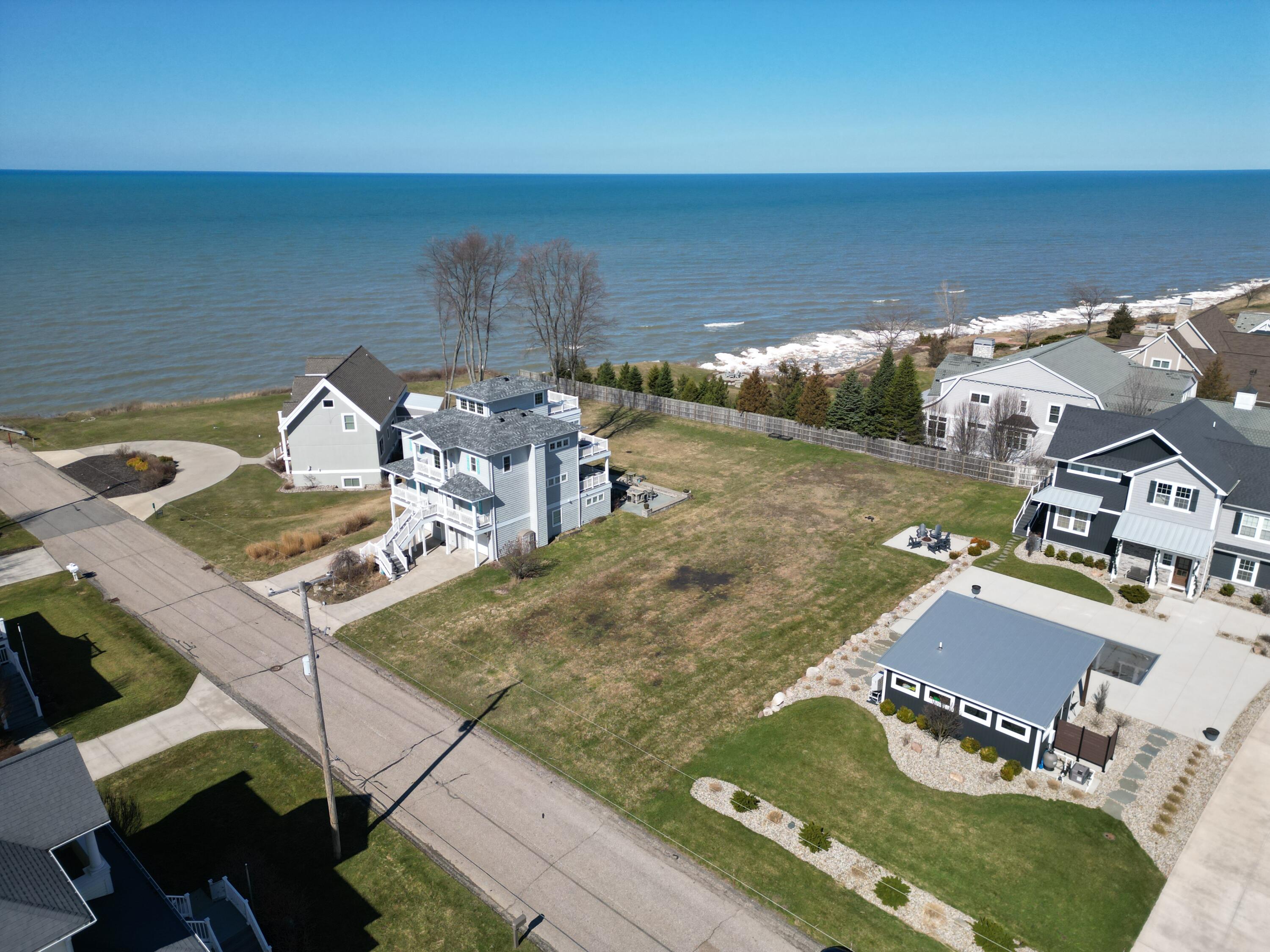 7251 Lakeview Avenue South Haven MI 49090