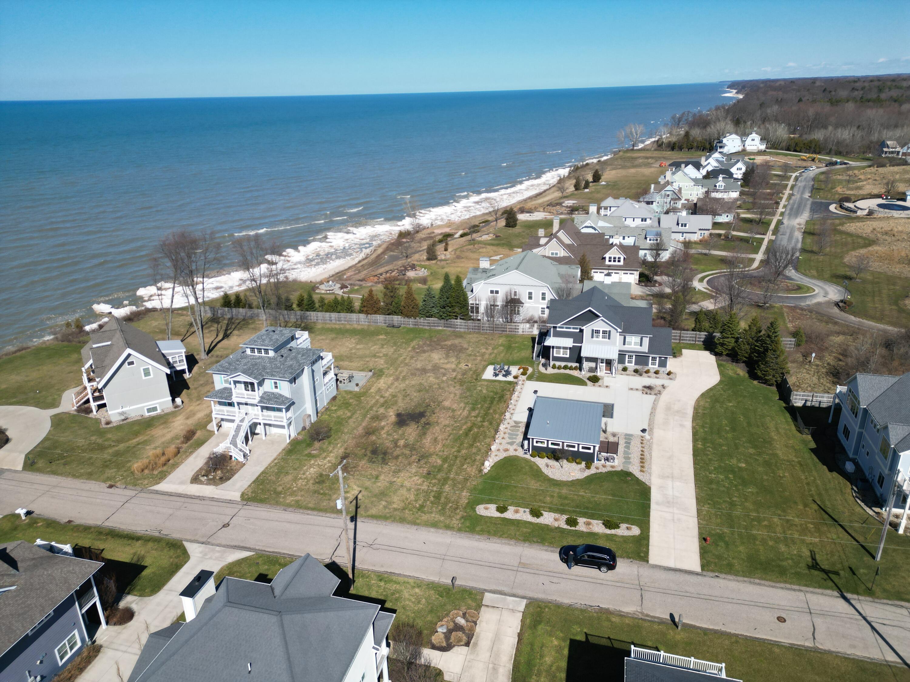 7251 Lakeview Avenue South Haven MI 49090
